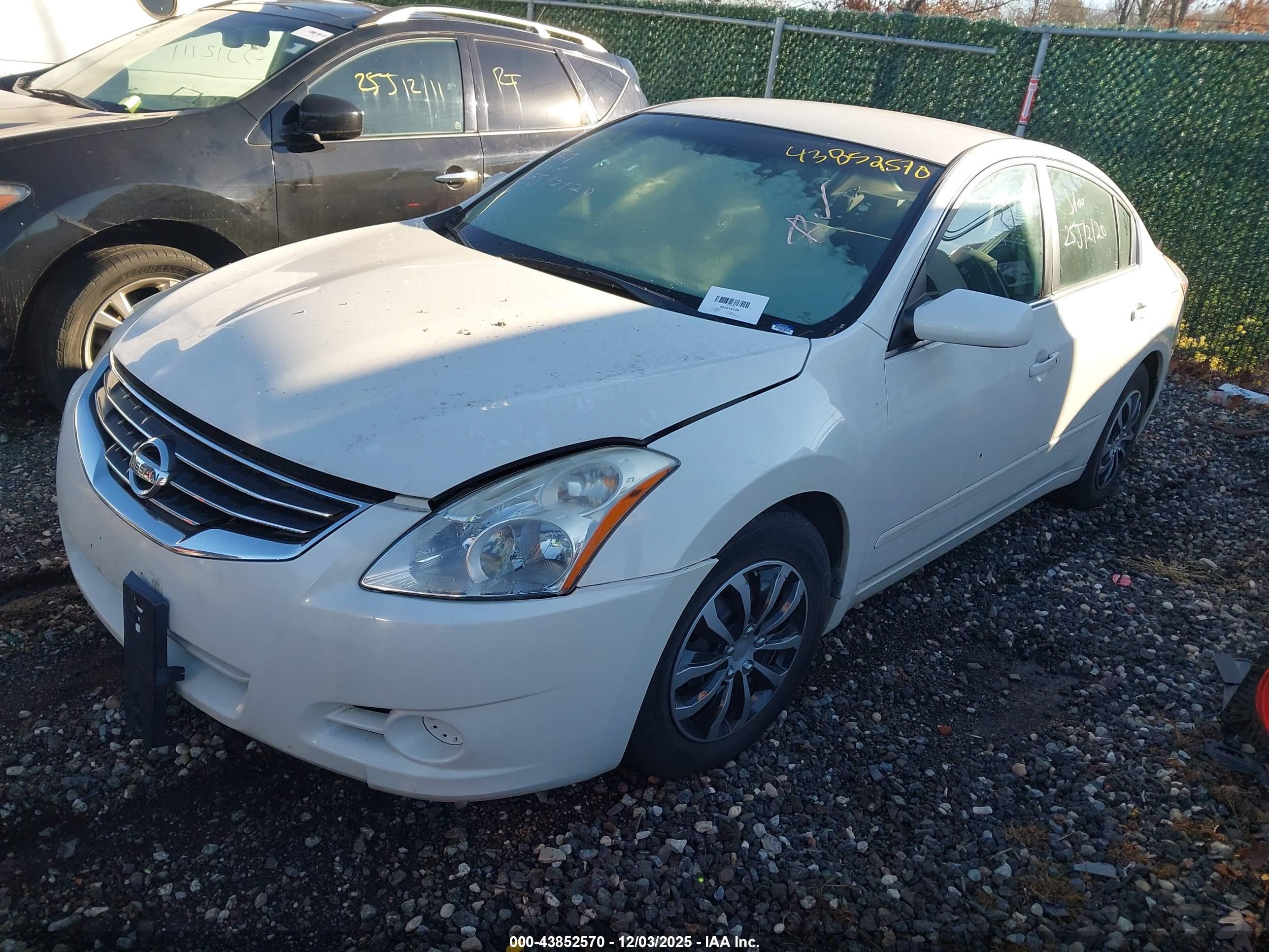 NISSAN ALTIMA image 2
