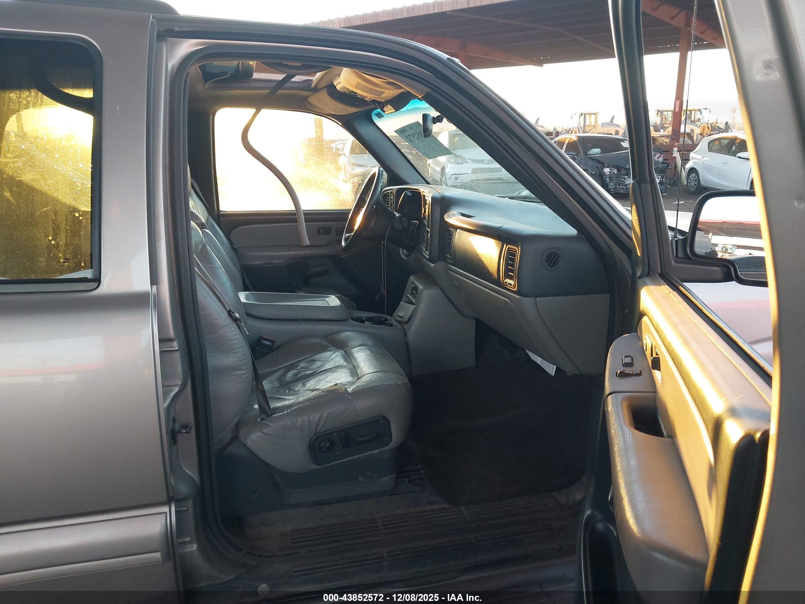 CHEVROLET TAHOE image 5