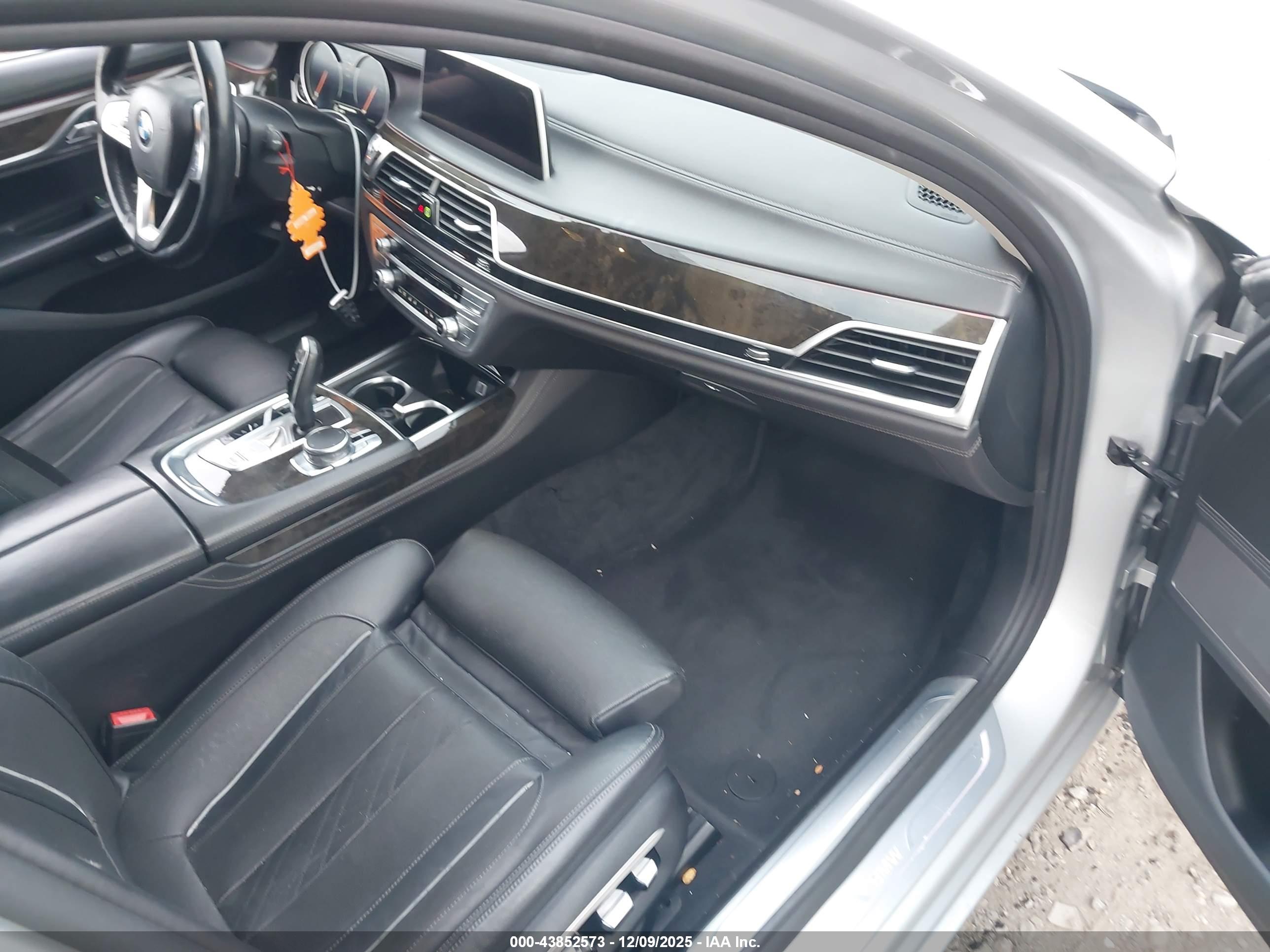 BMW 740I image 5