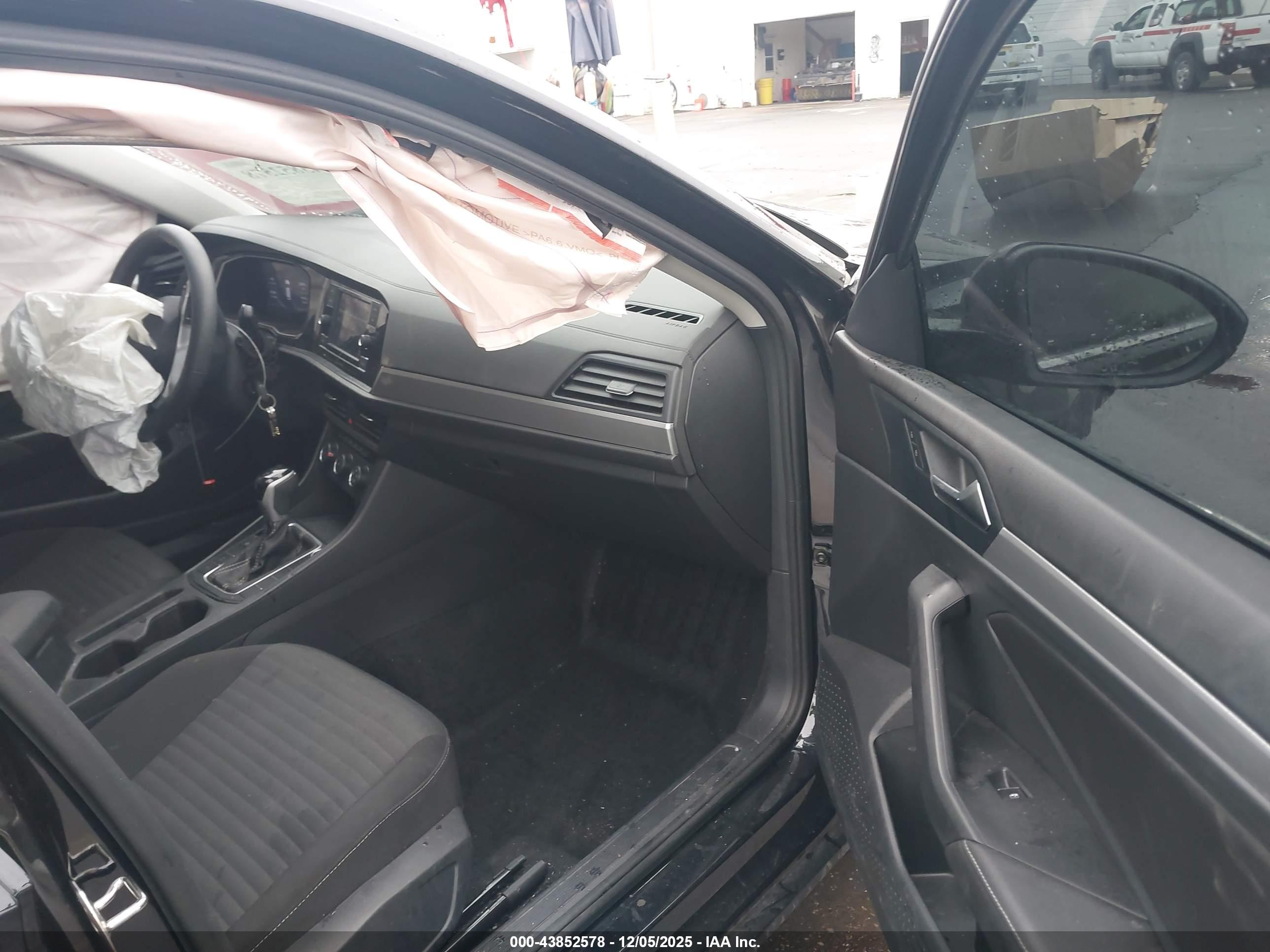 VOLKSWAGEN JETTA image 5