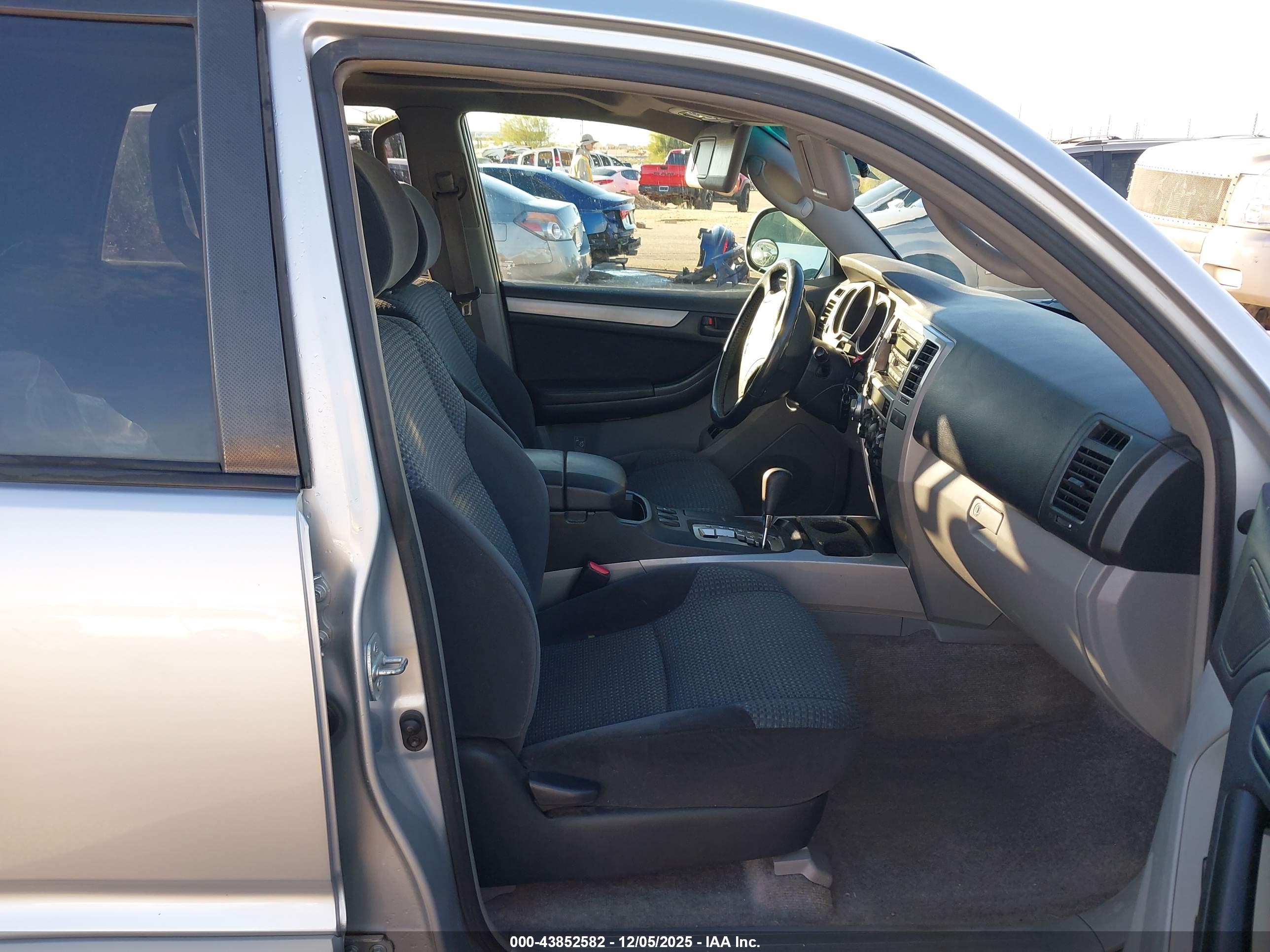 TOYOTA 4RUNNER image 5