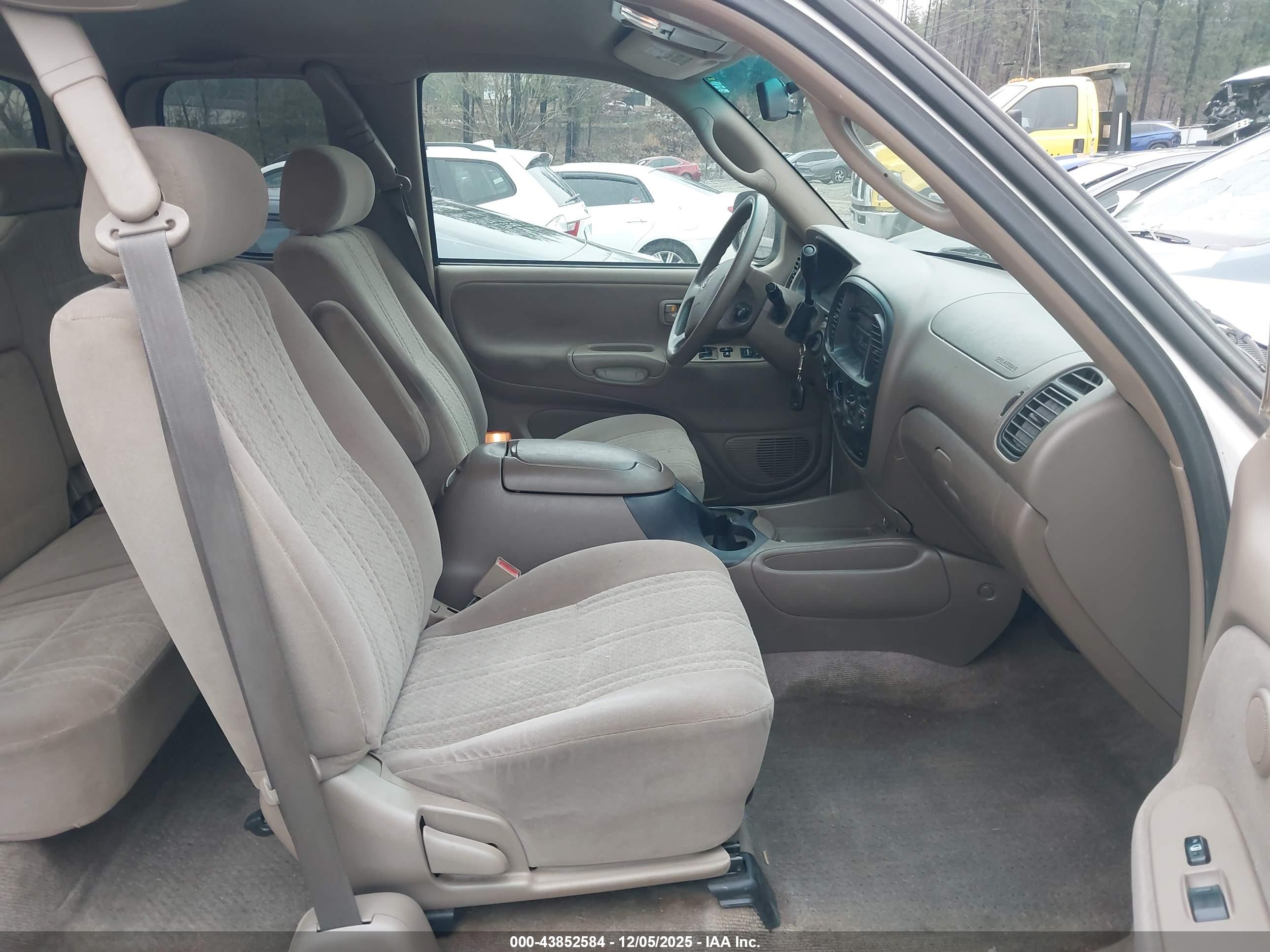 TOYOTA TUNDRA image 5