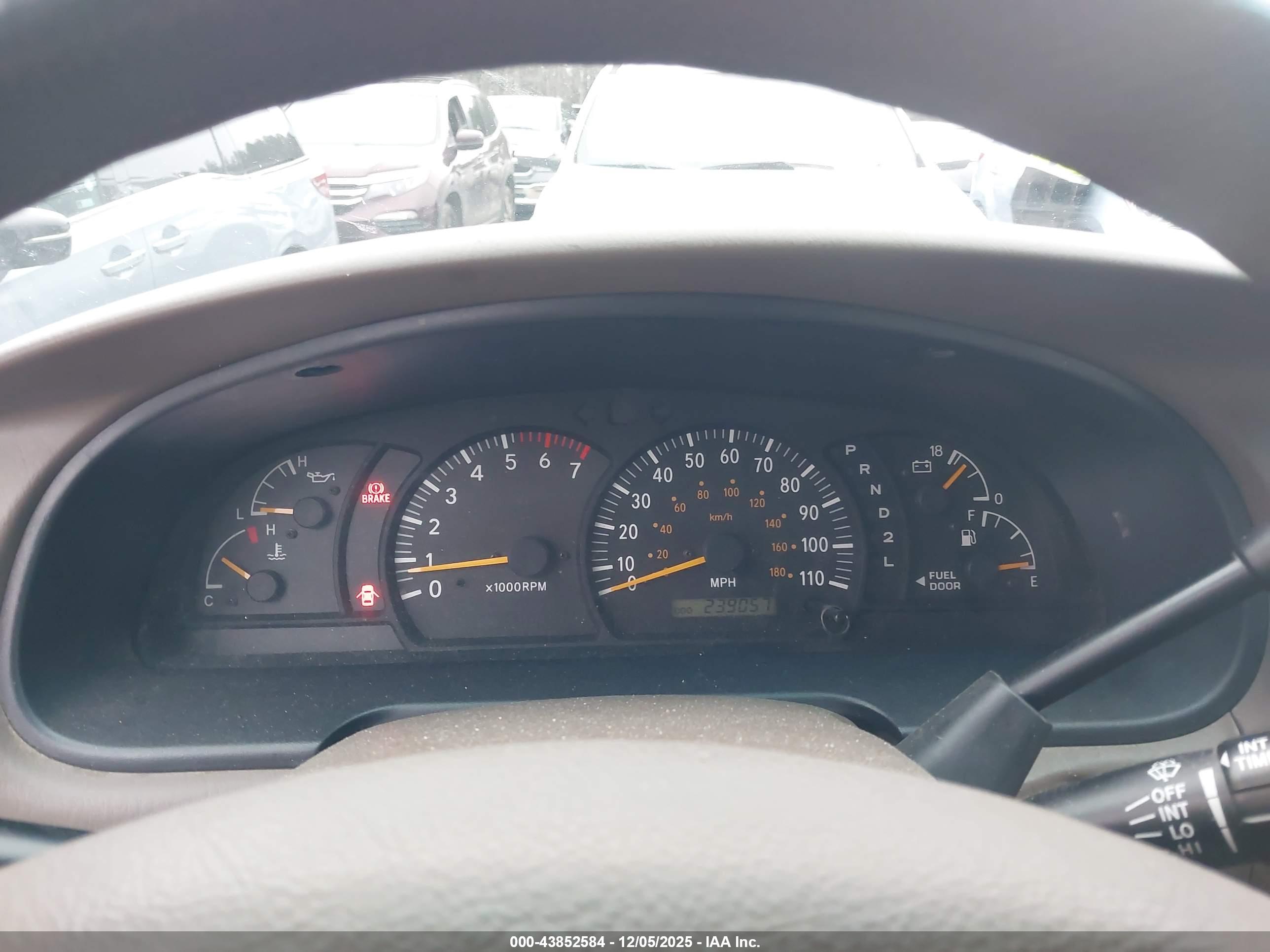 TOYOTA TUNDRA image 7