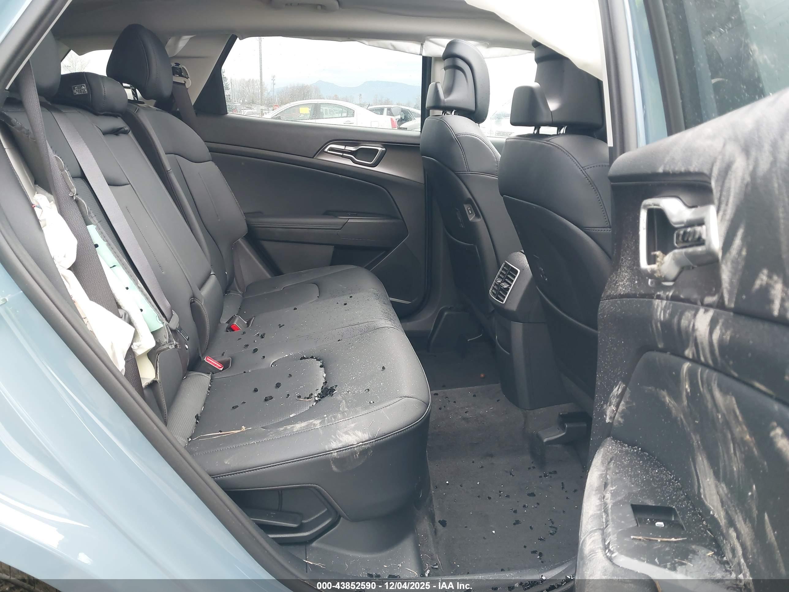 KIA SPORTAGE image 8