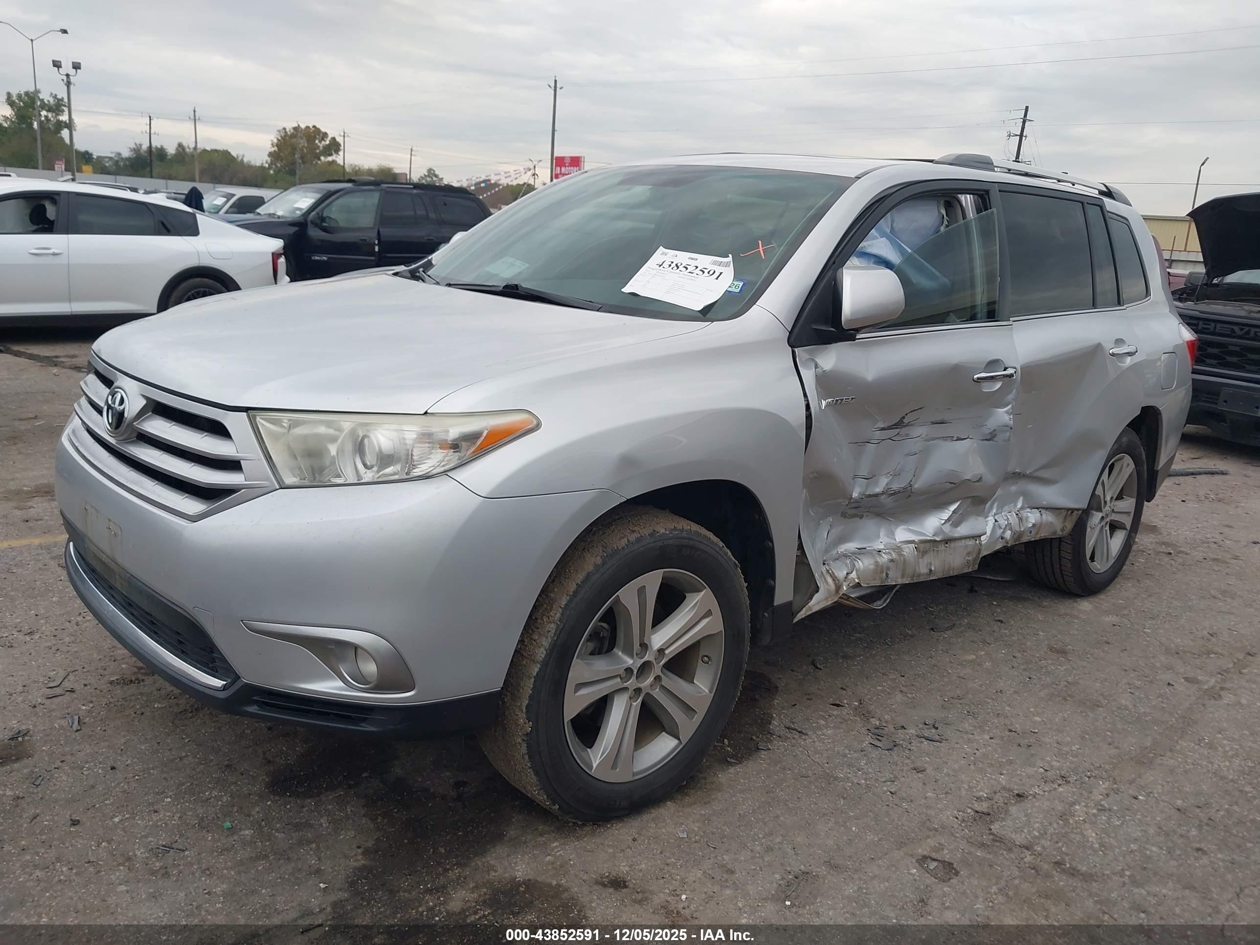 TOYOTA HIGHLANDER image 2