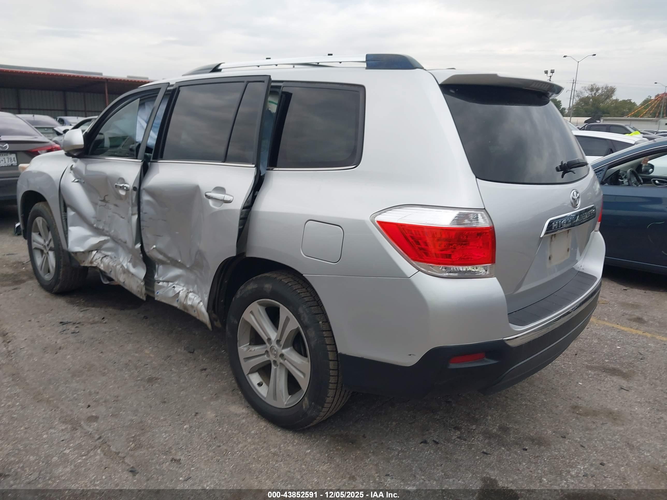 TOYOTA HIGHLANDER image 3