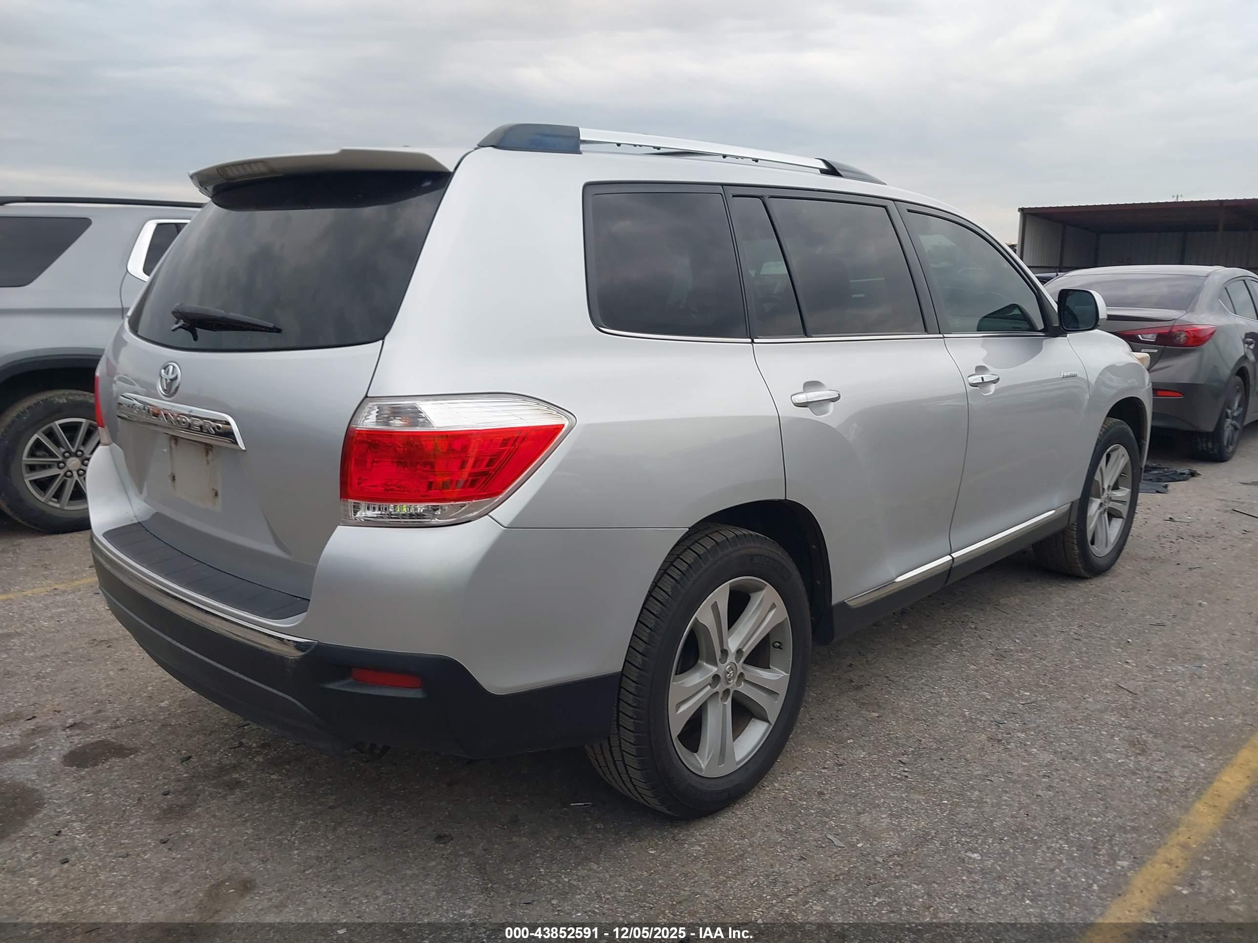 TOYOTA HIGHLANDER image 4