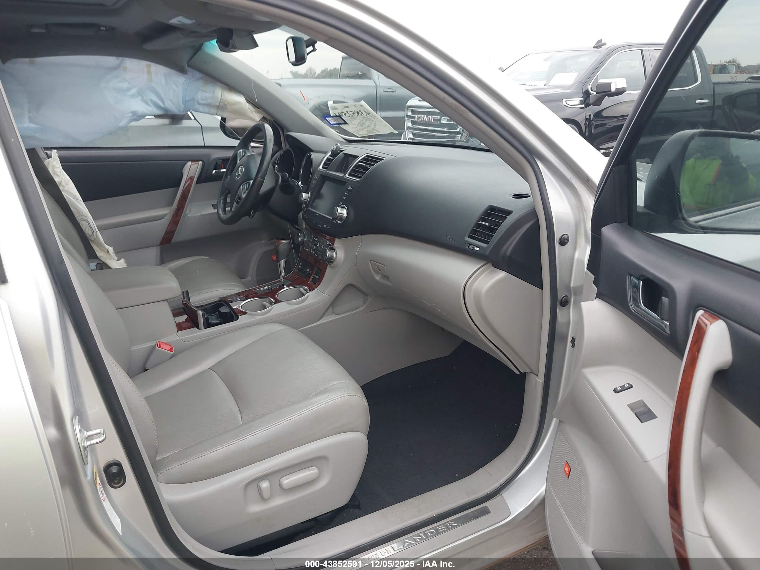 TOYOTA HIGHLANDER image 5