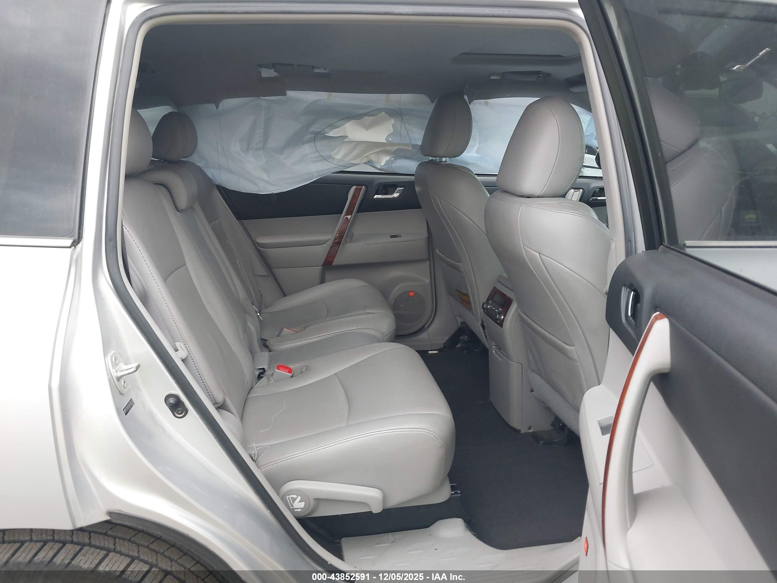 TOYOTA HIGHLANDER image 8