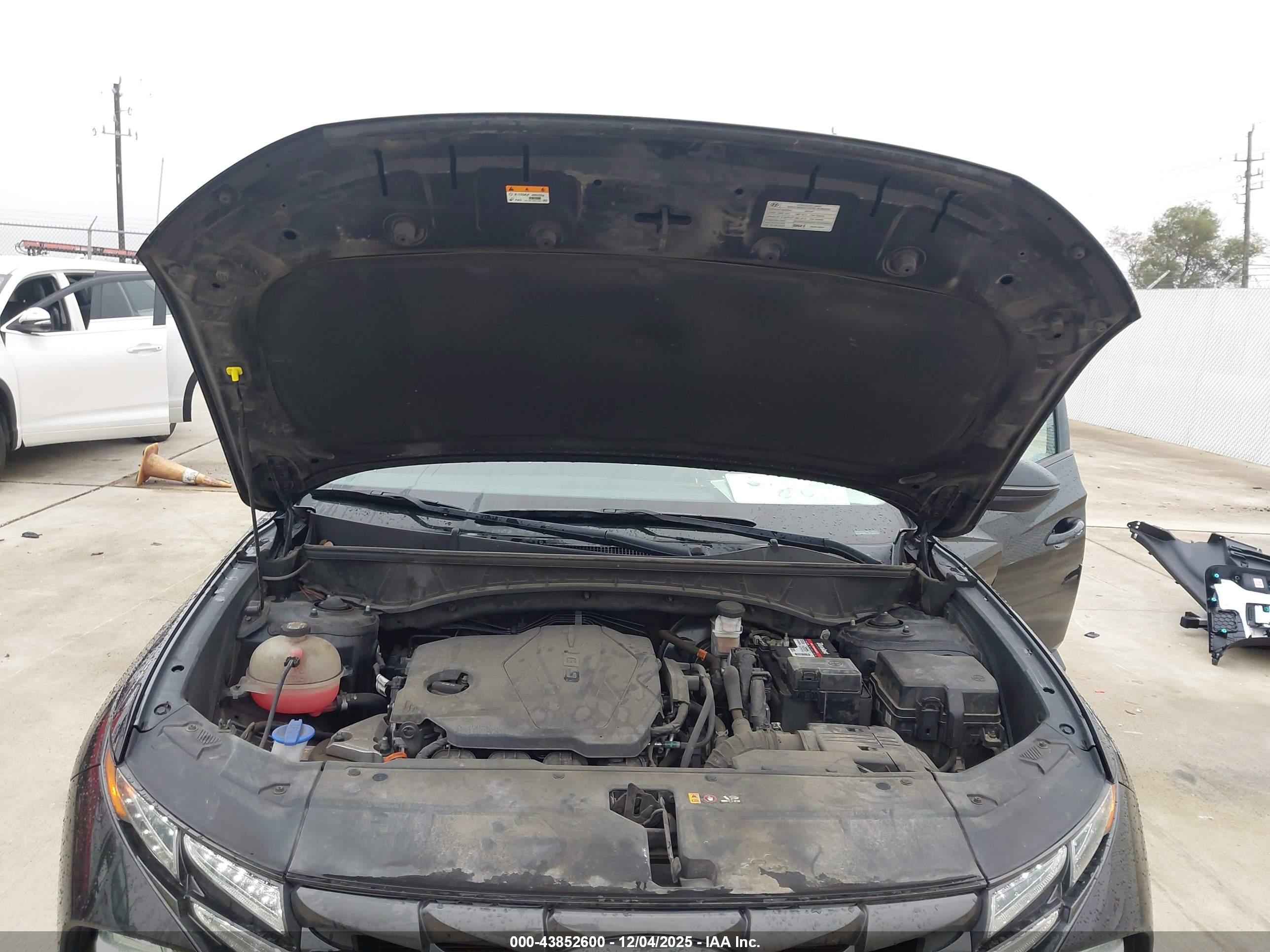 HYUNDAI TUCSON image 10