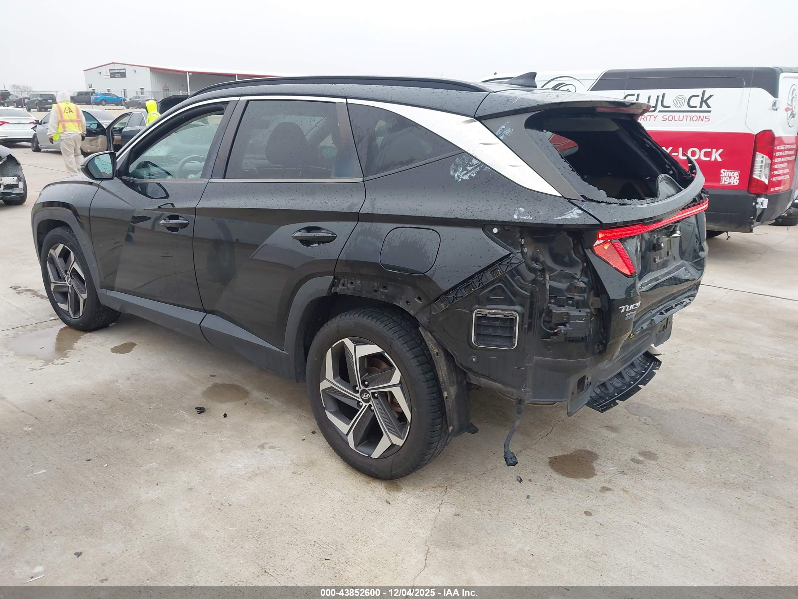 HYUNDAI TUCSON image 3