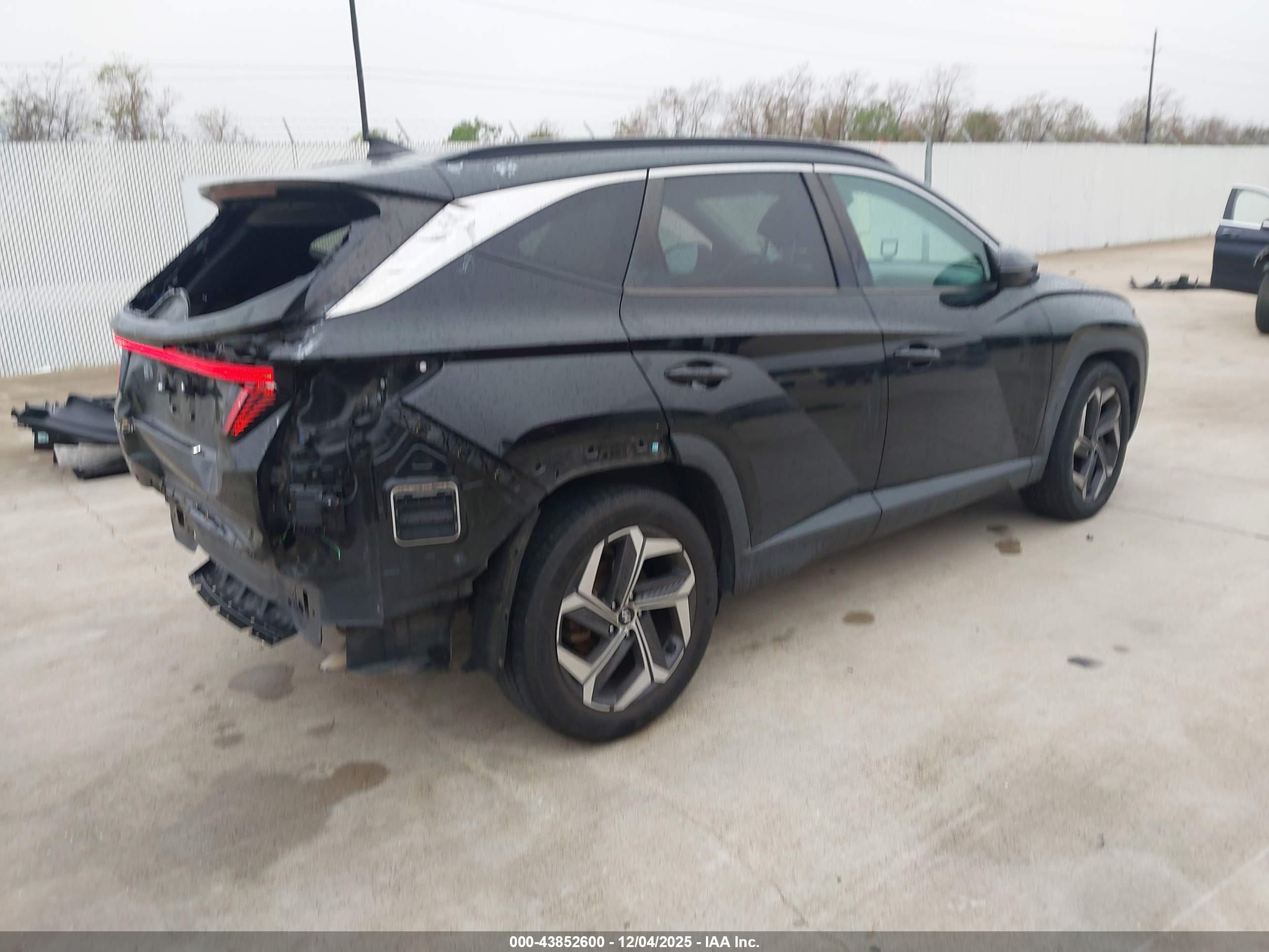 HYUNDAI TUCSON image 4