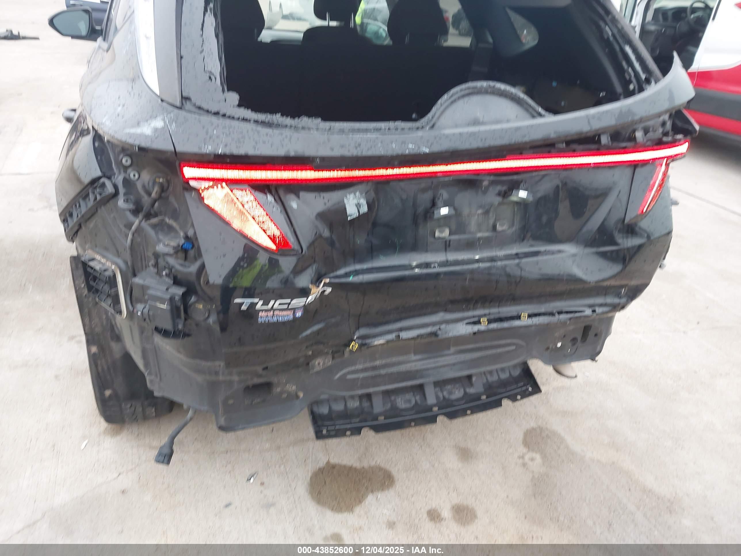 HYUNDAI TUCSON image 6