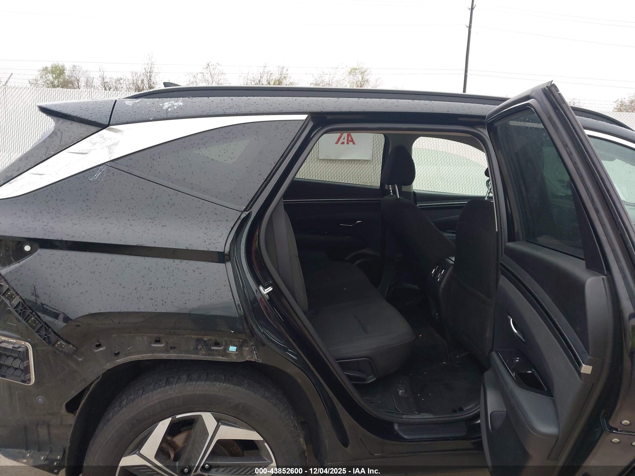 HYUNDAI TUCSON image 8