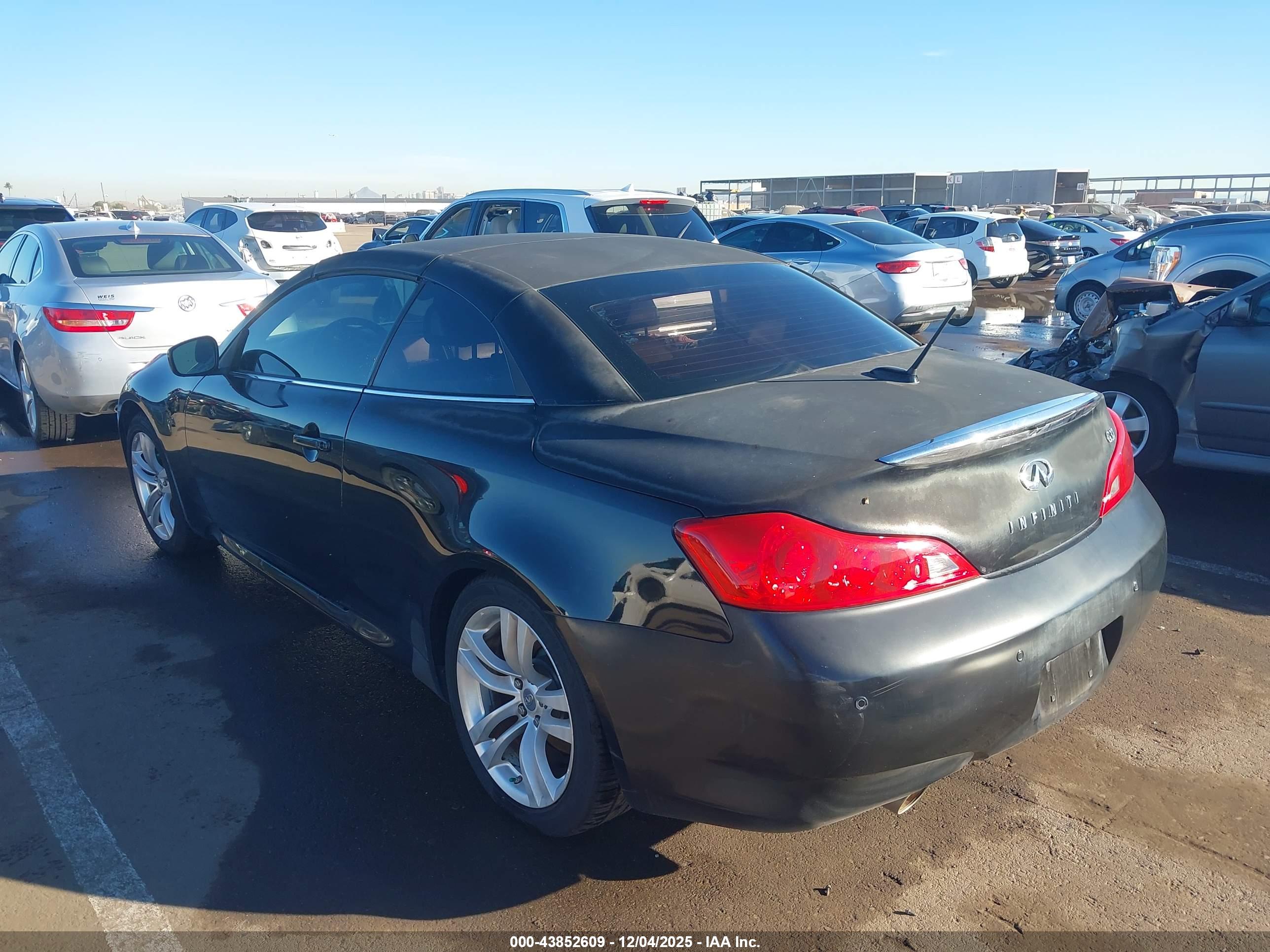 INFINITI G37 image 3