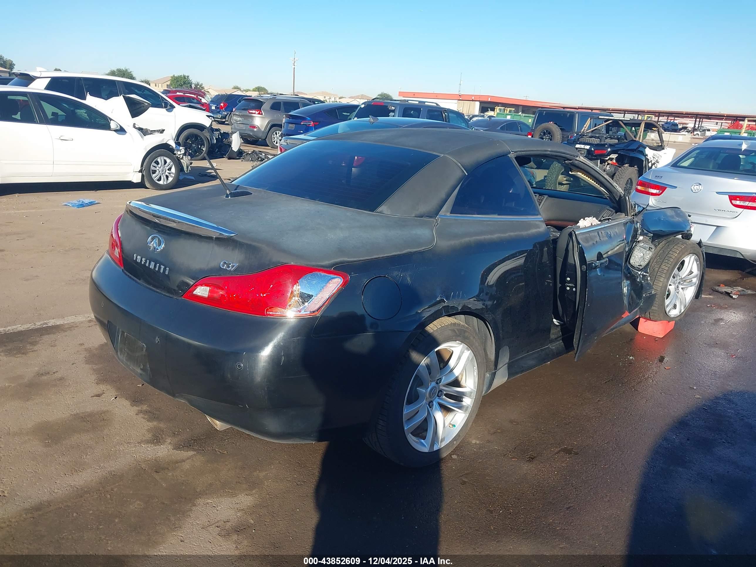 INFINITI G37 image 4