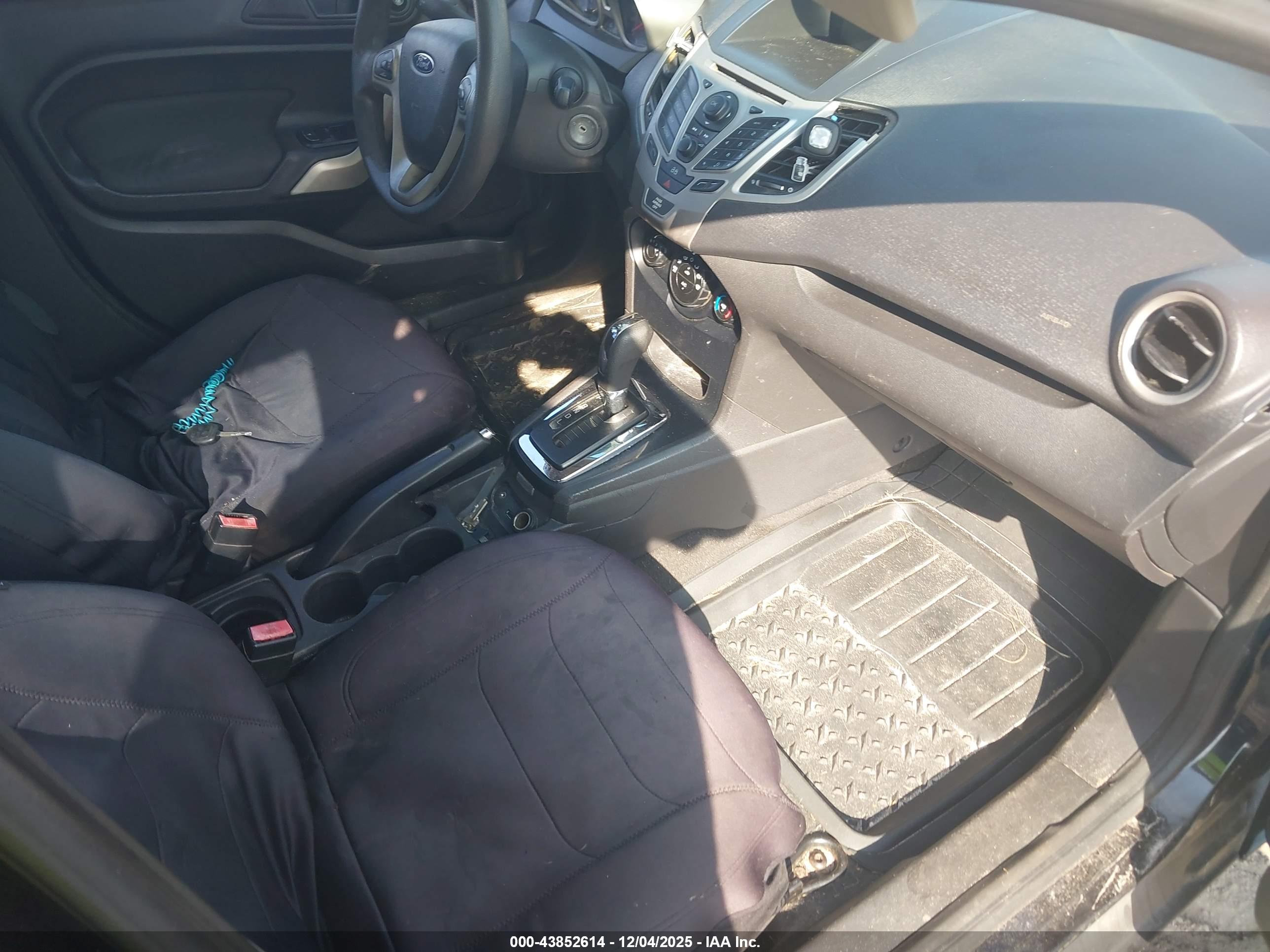 FORD FIESTA image 5