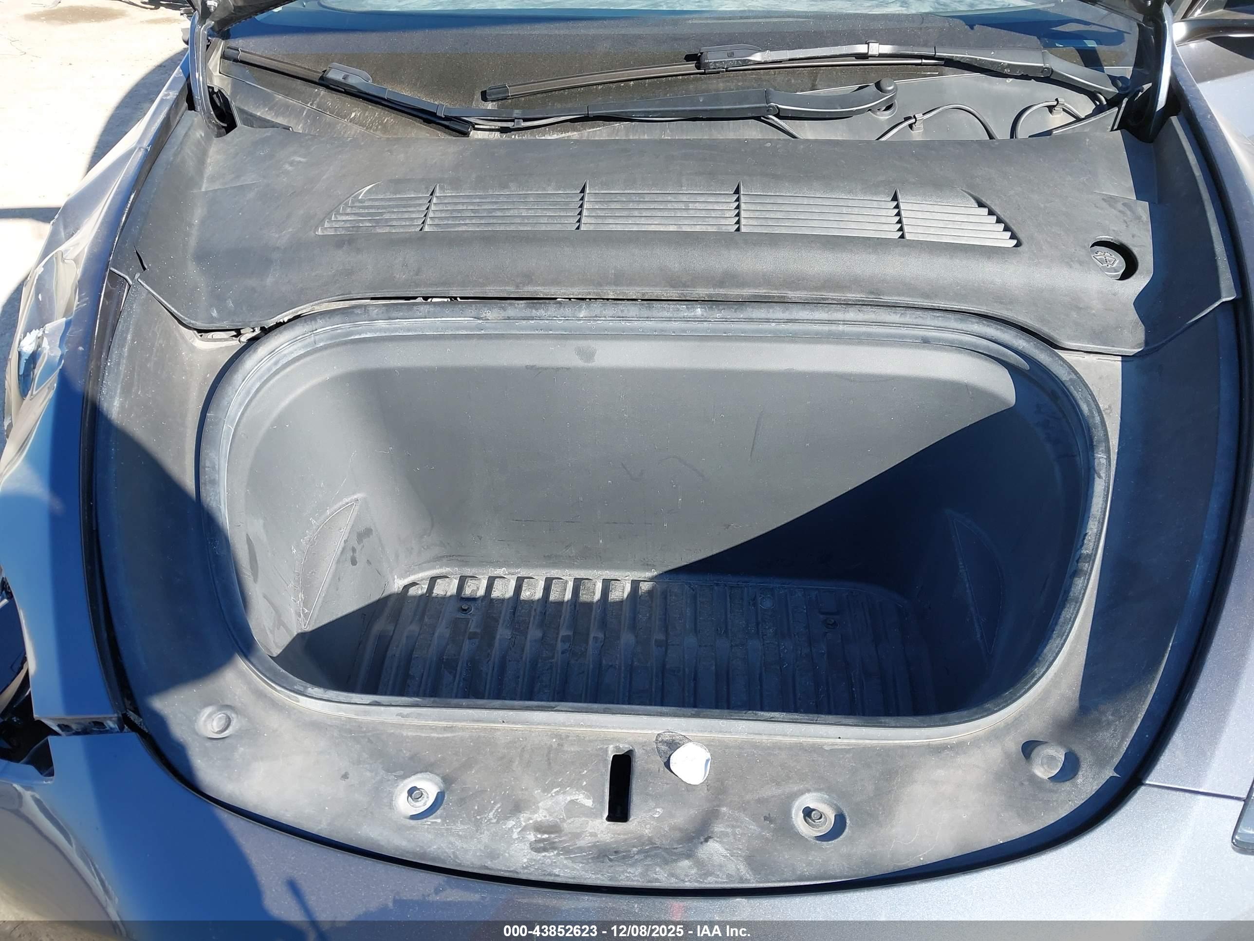 TESLA MODEL image 10
