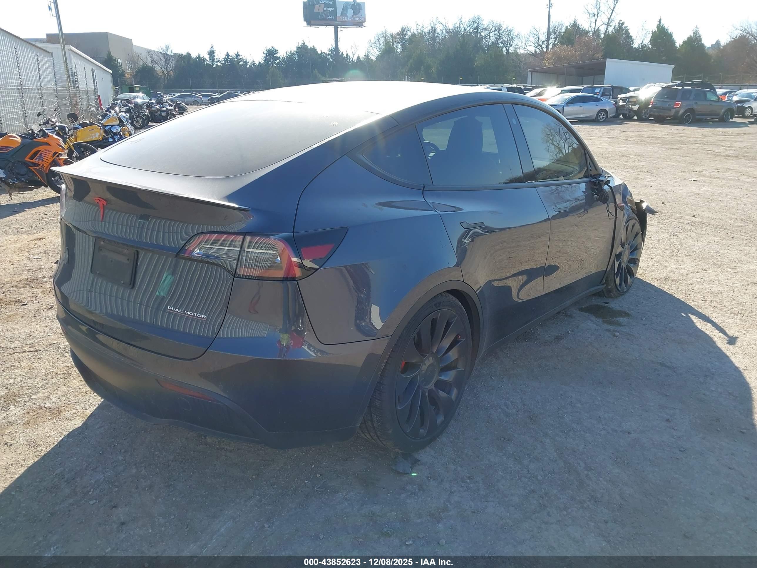 TESLA MODEL image 4