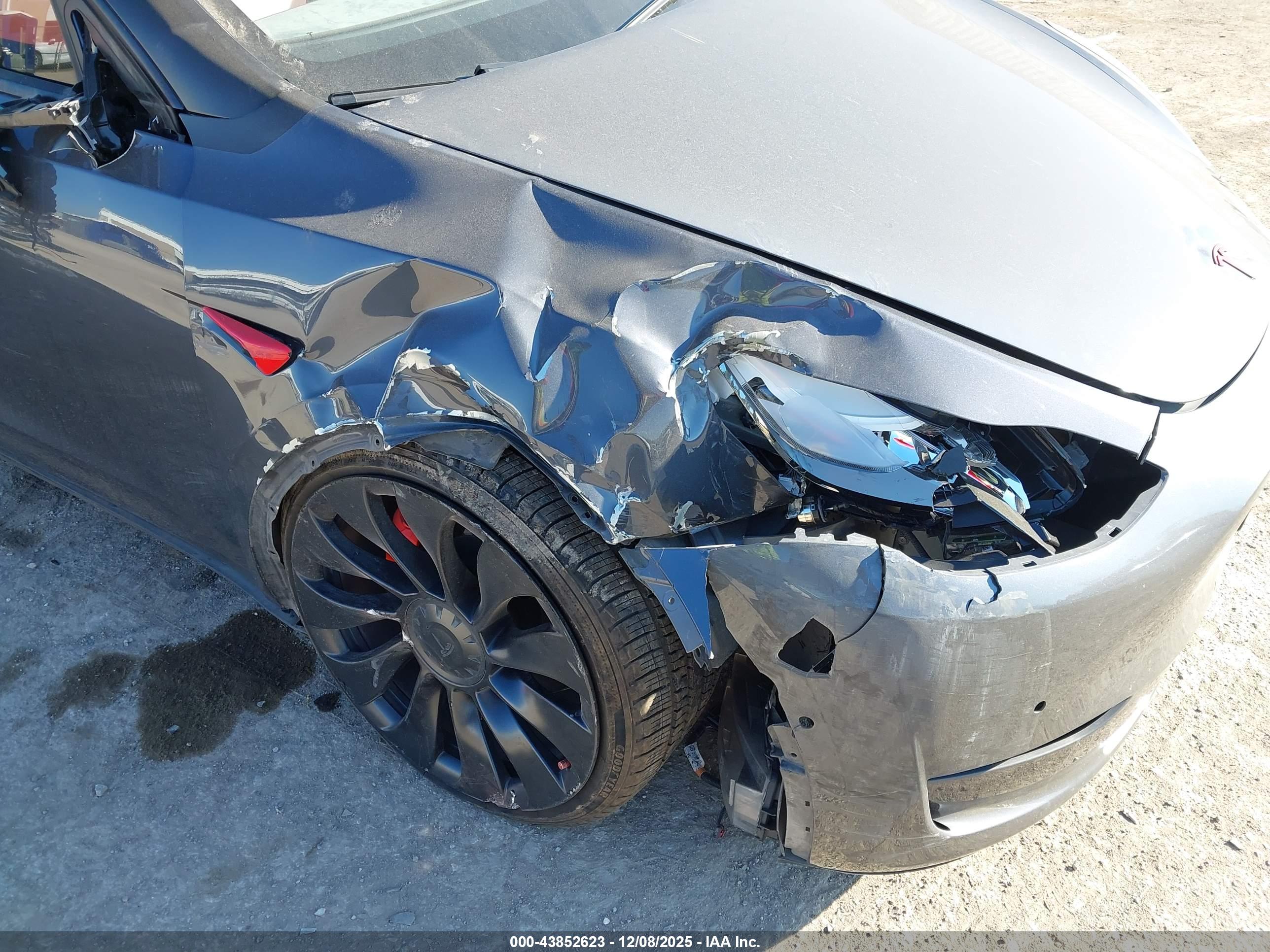 TESLA MODEL image 6