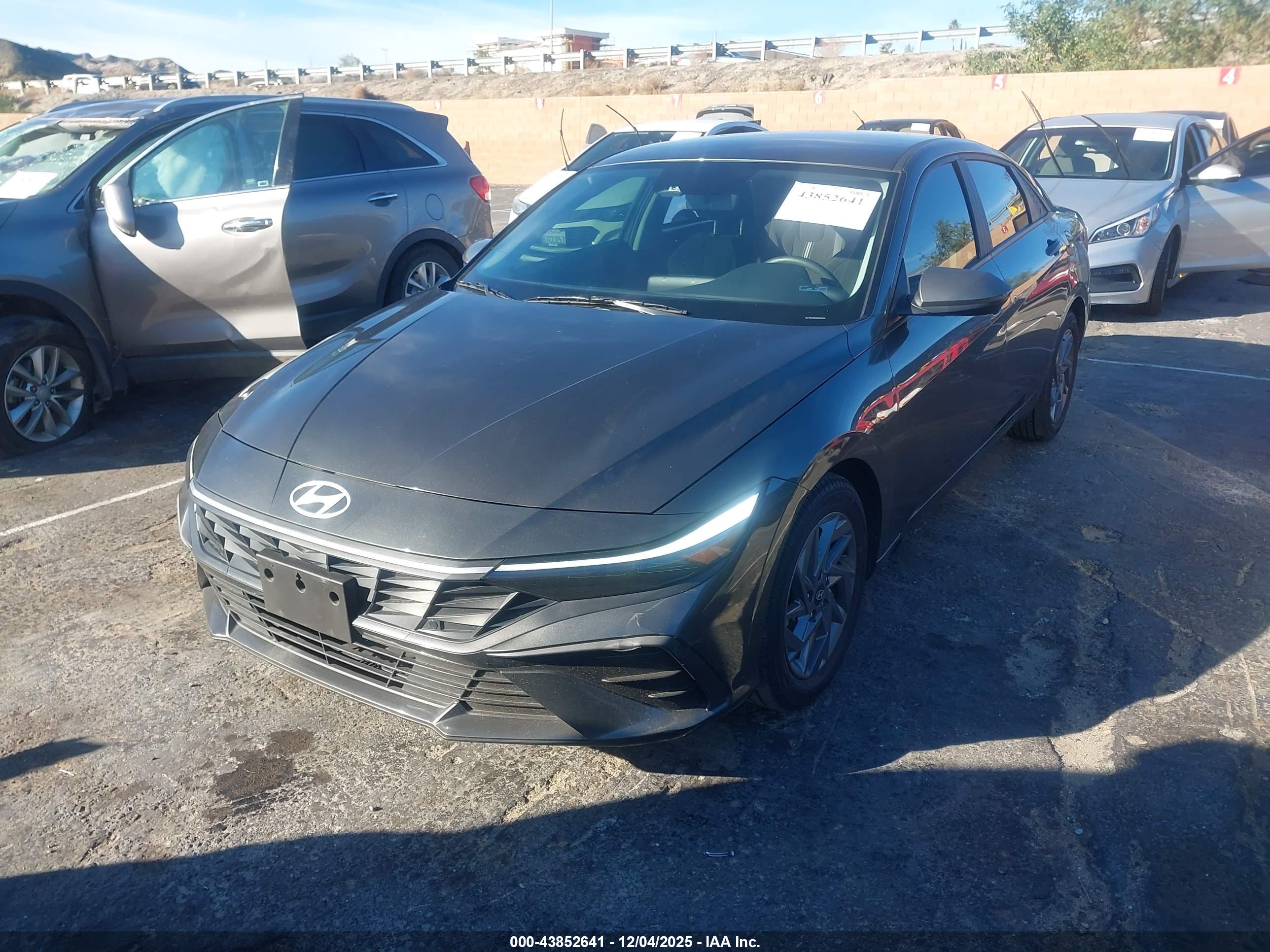 HYUNDAI ELANTRA image 2