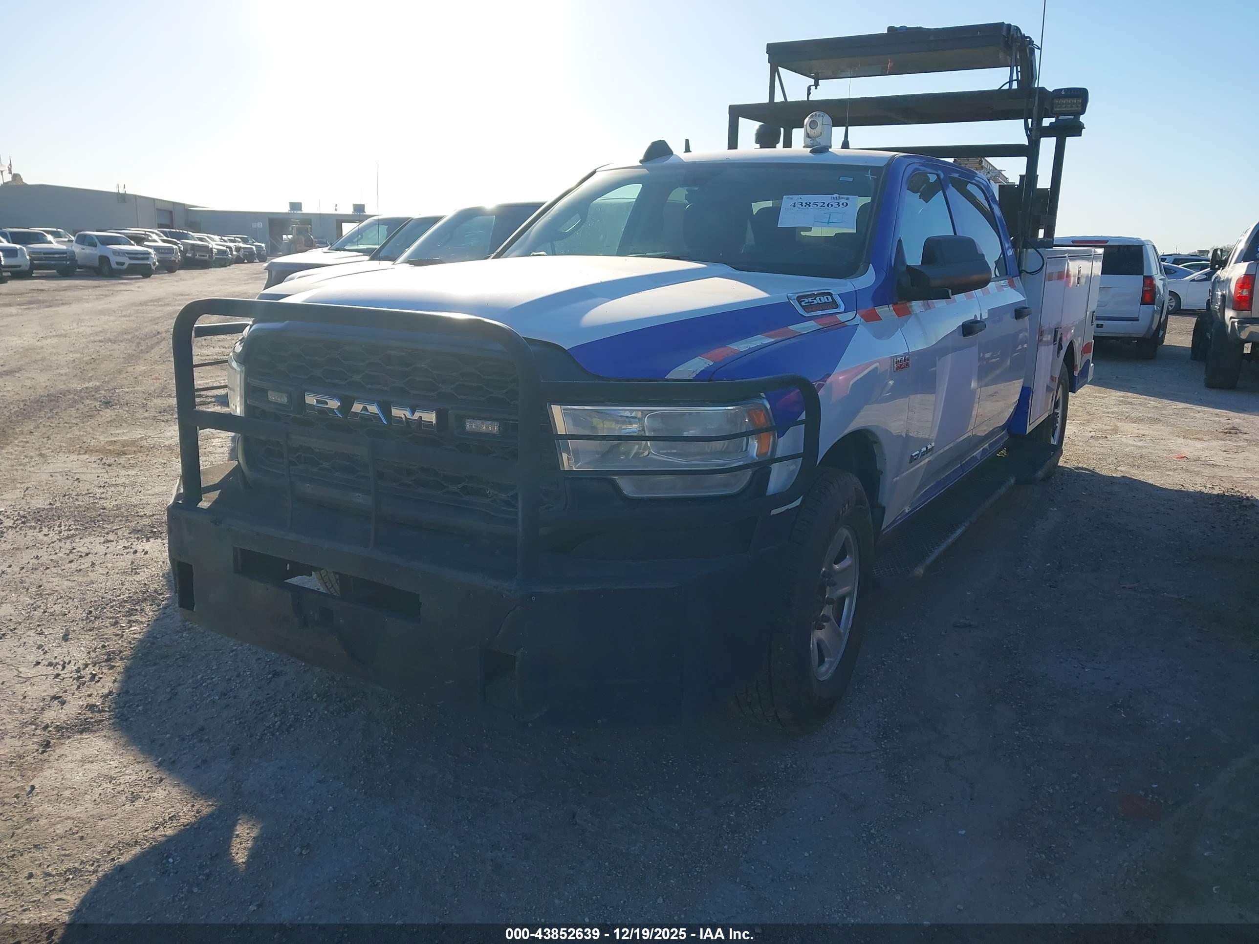RAM 2500 image 2