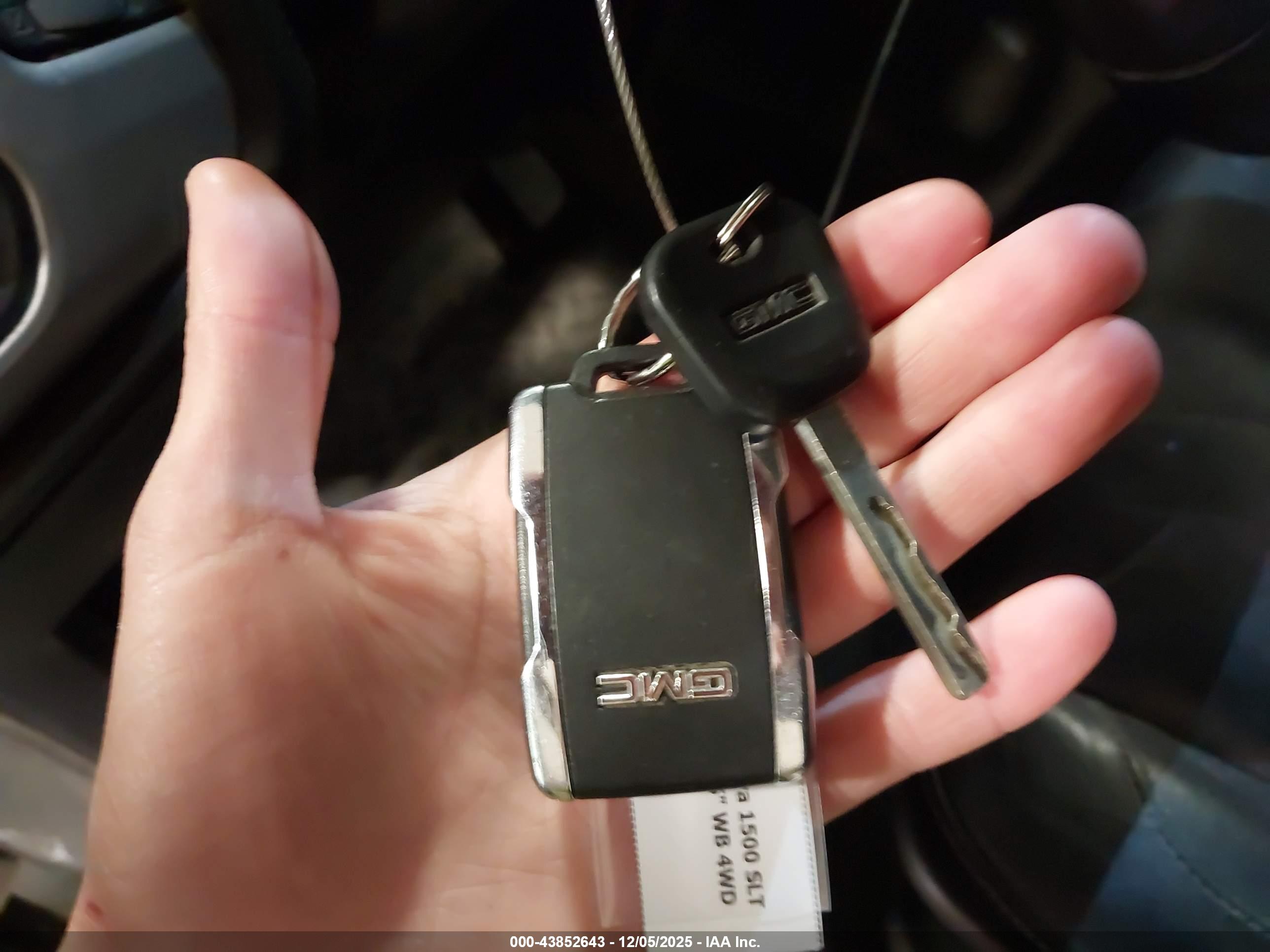 GMC SIERRA image 11