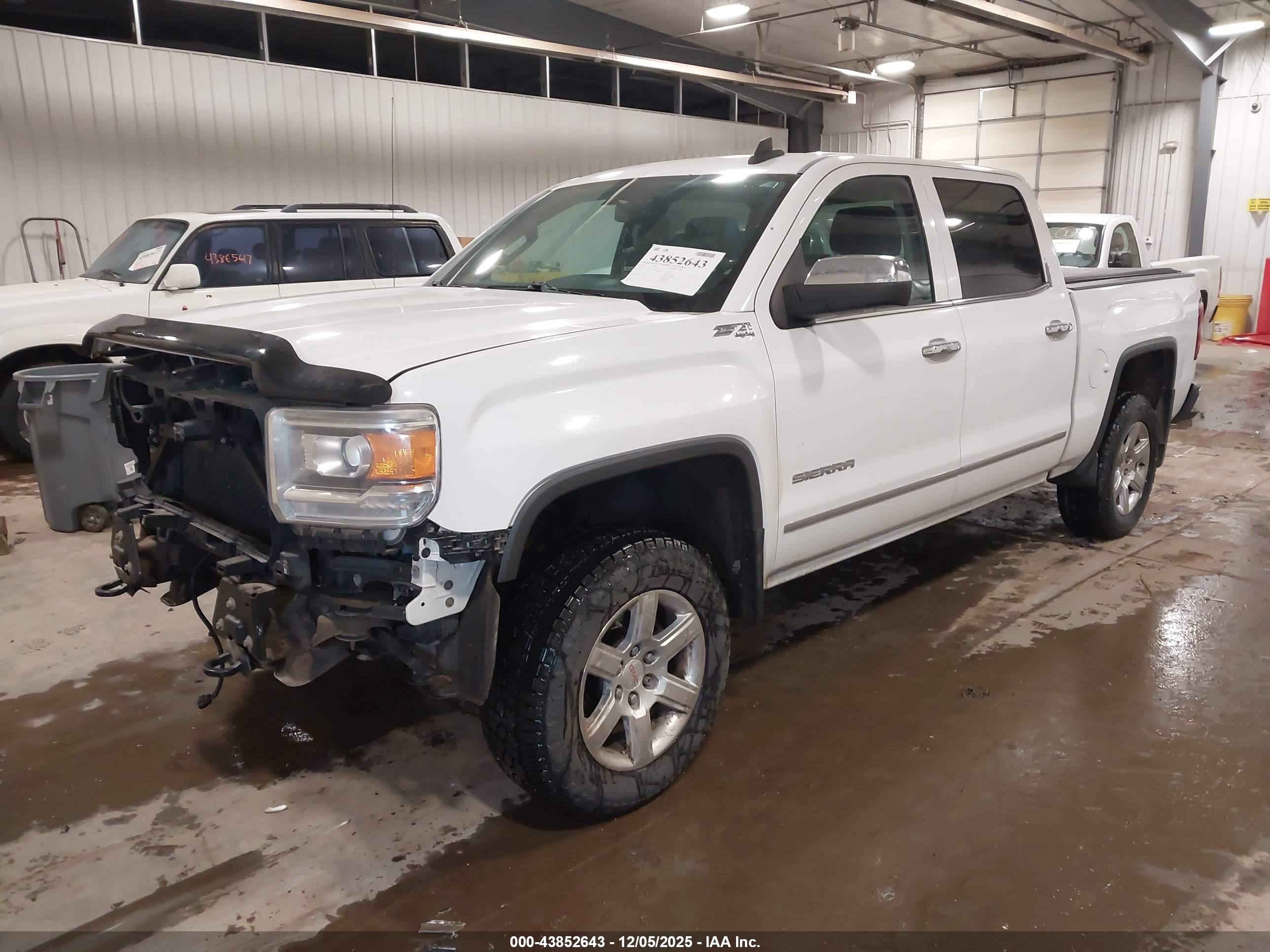 GMC SIERRA image 2