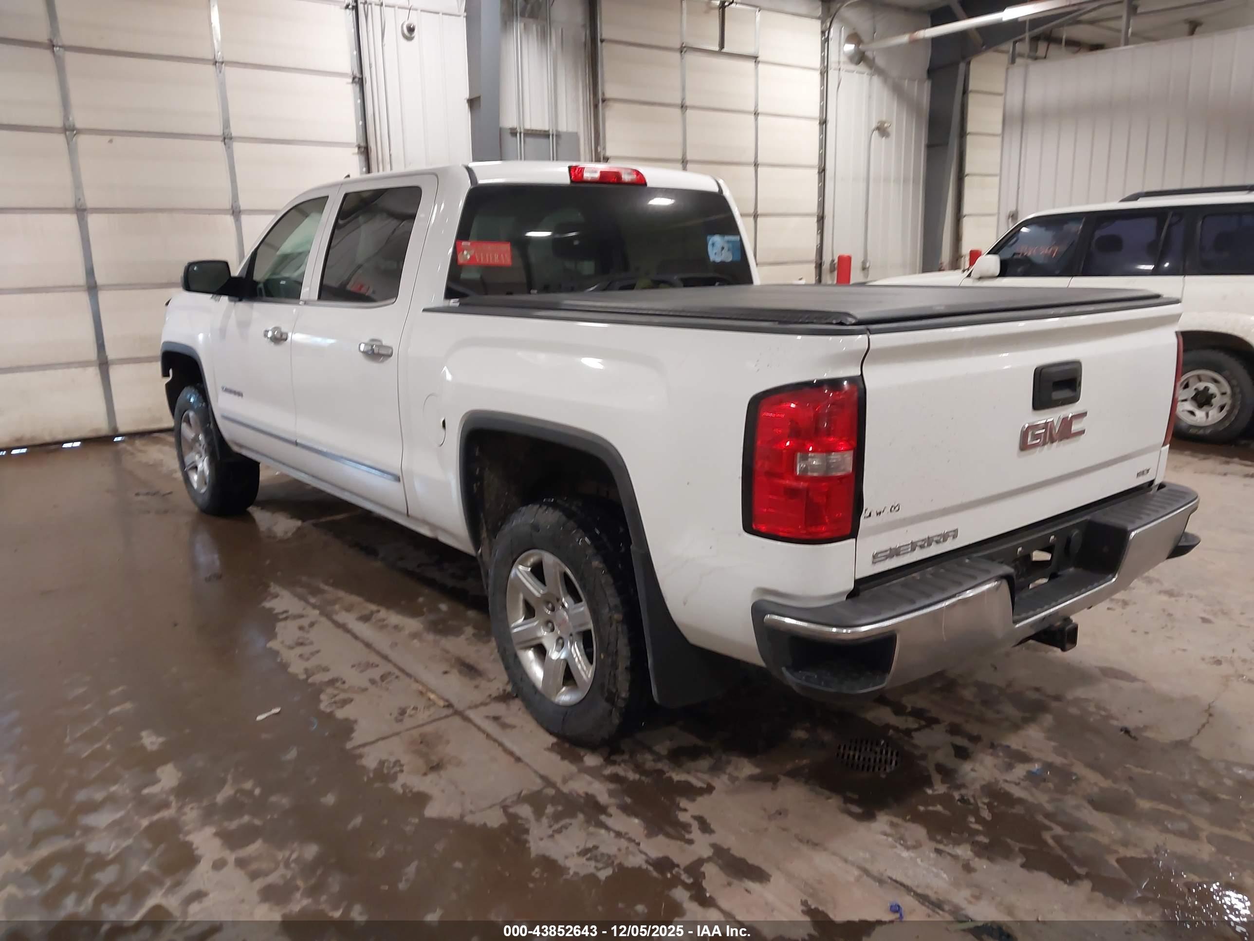 GMC SIERRA image 3
