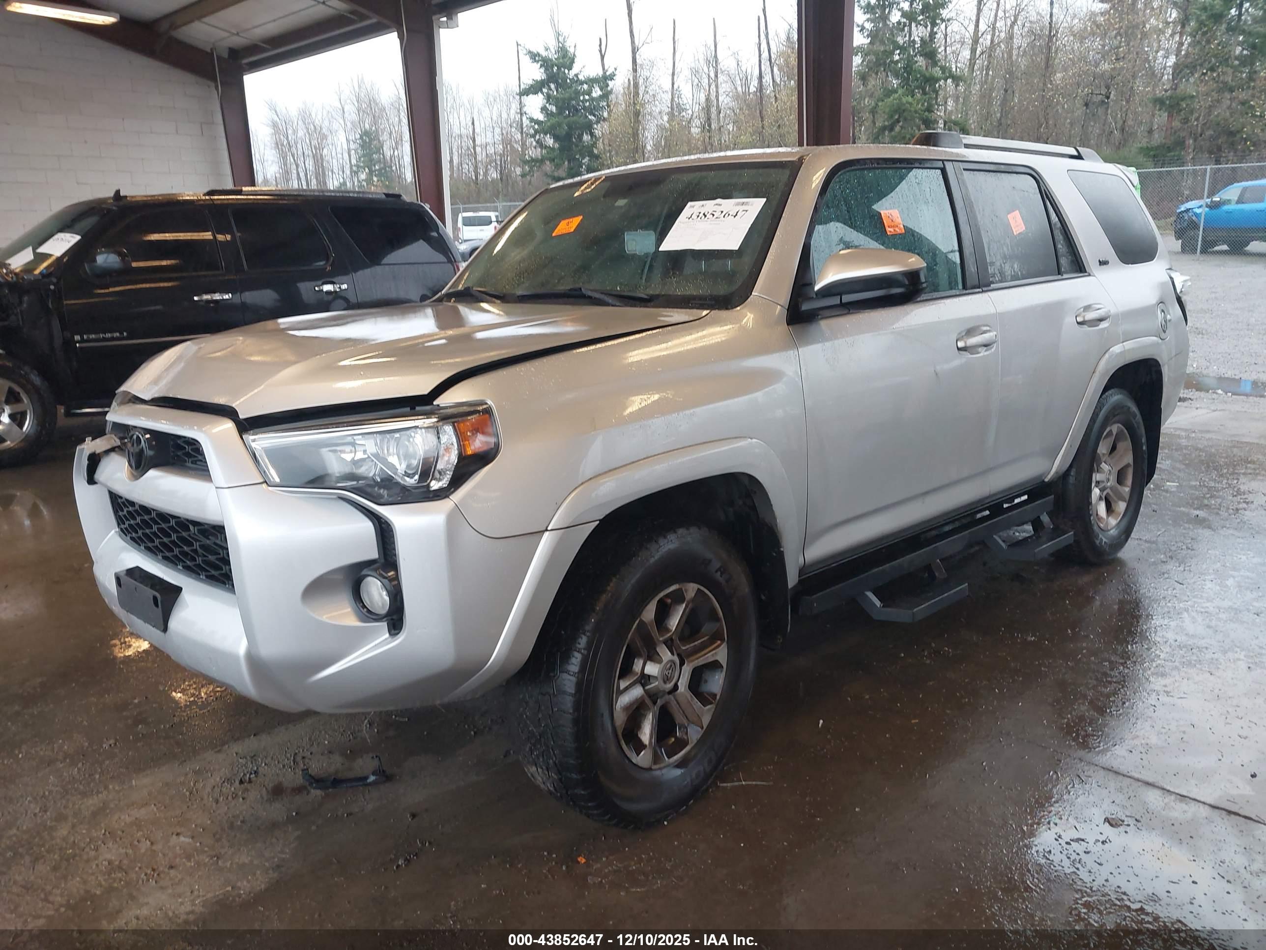 TOYOTA 4RUNNER image 2