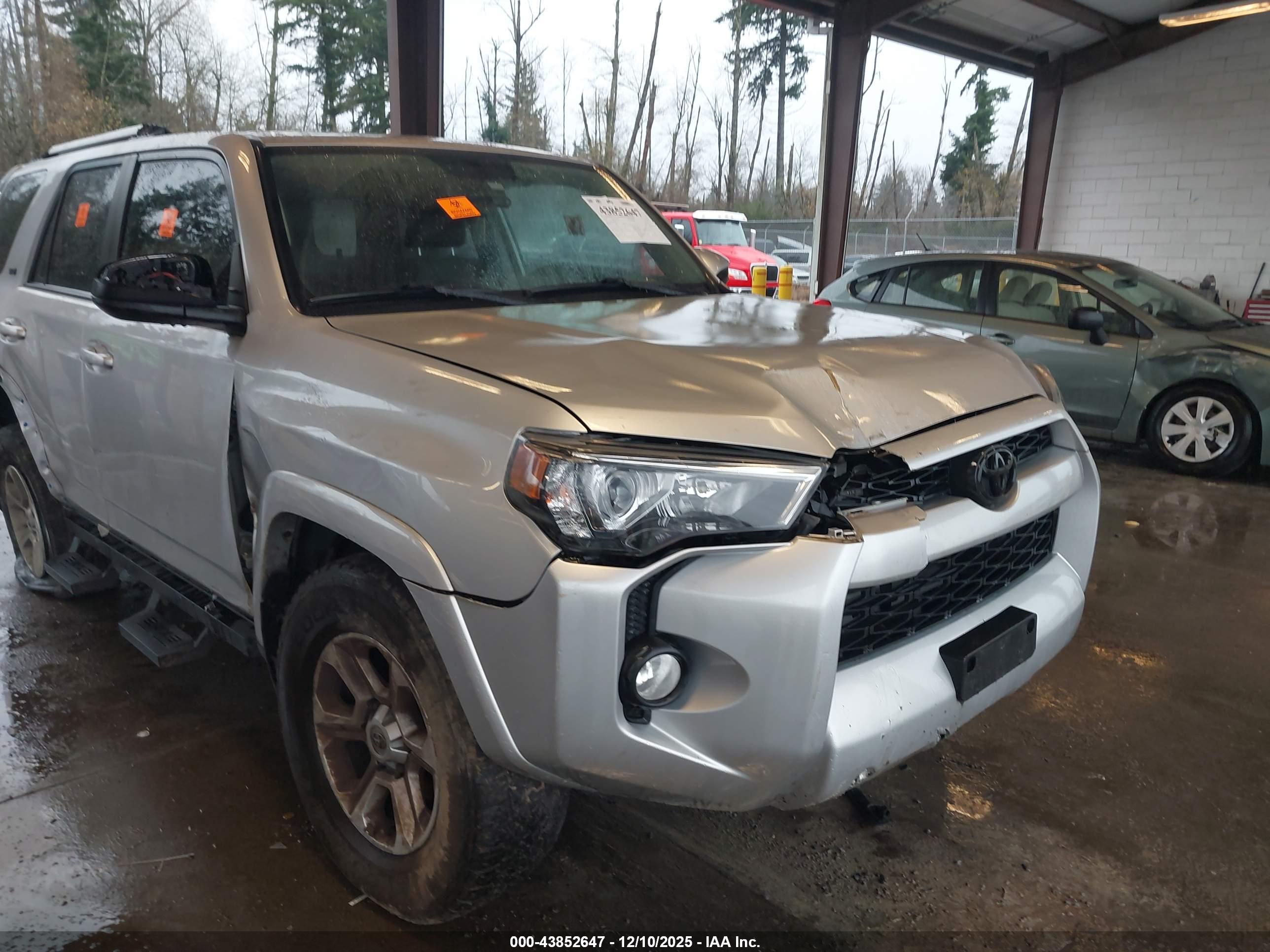 TOYOTA 4RUNNER image 6
