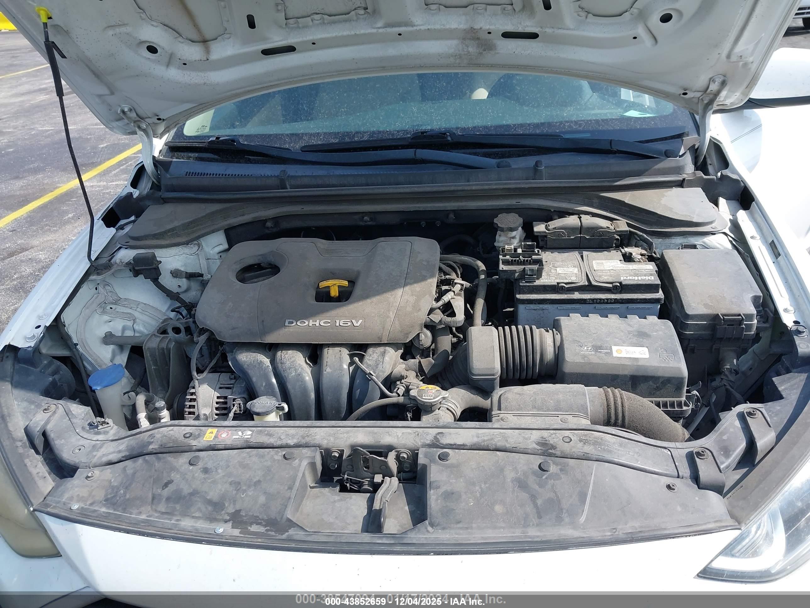 HYUNDAI ELANTRA image 10