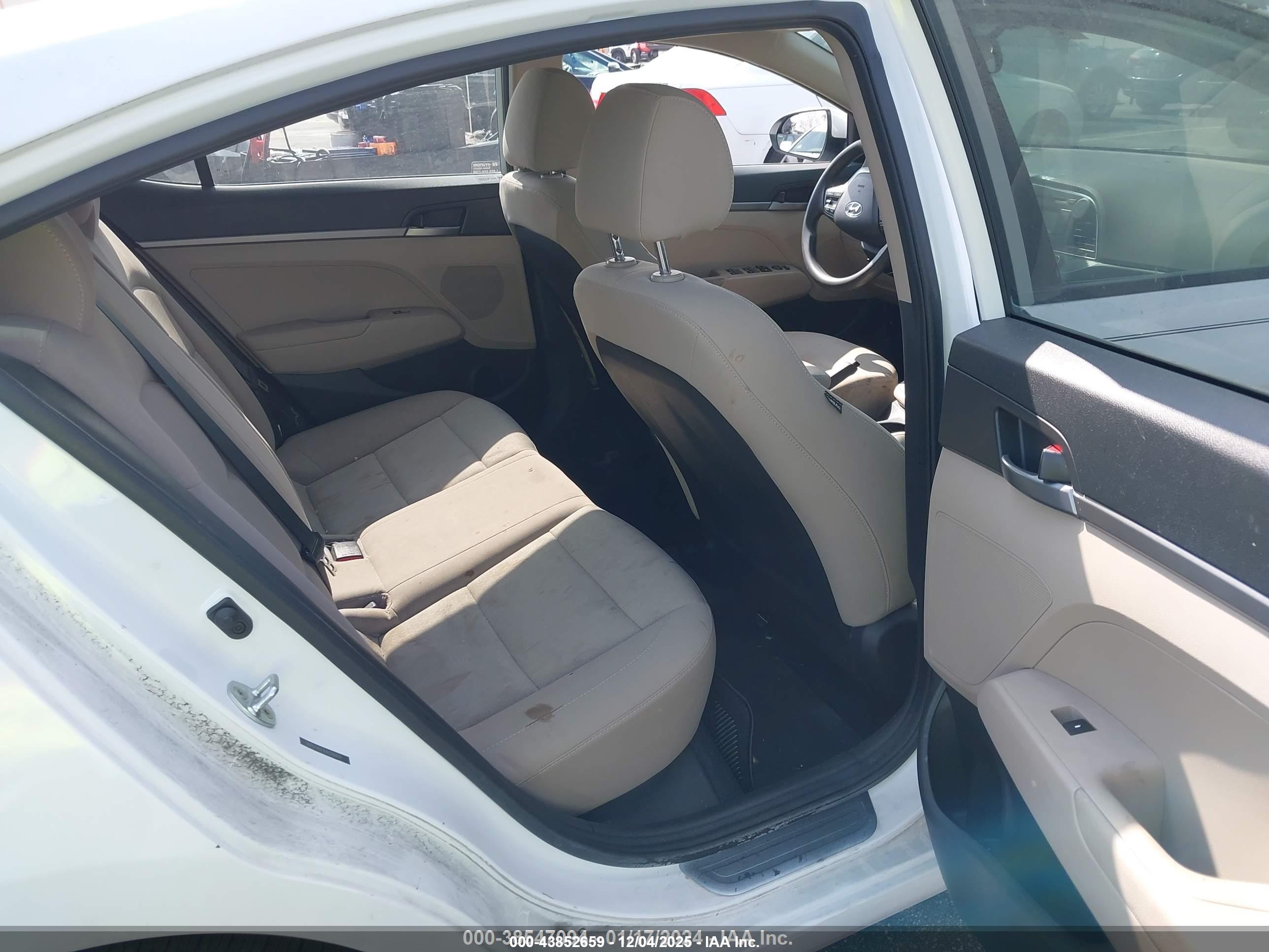 HYUNDAI ELANTRA image 8