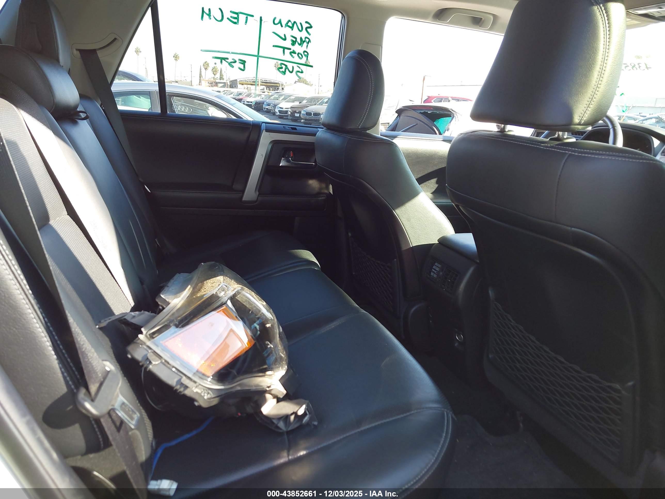 TOYOTA 4RUNNER image 8