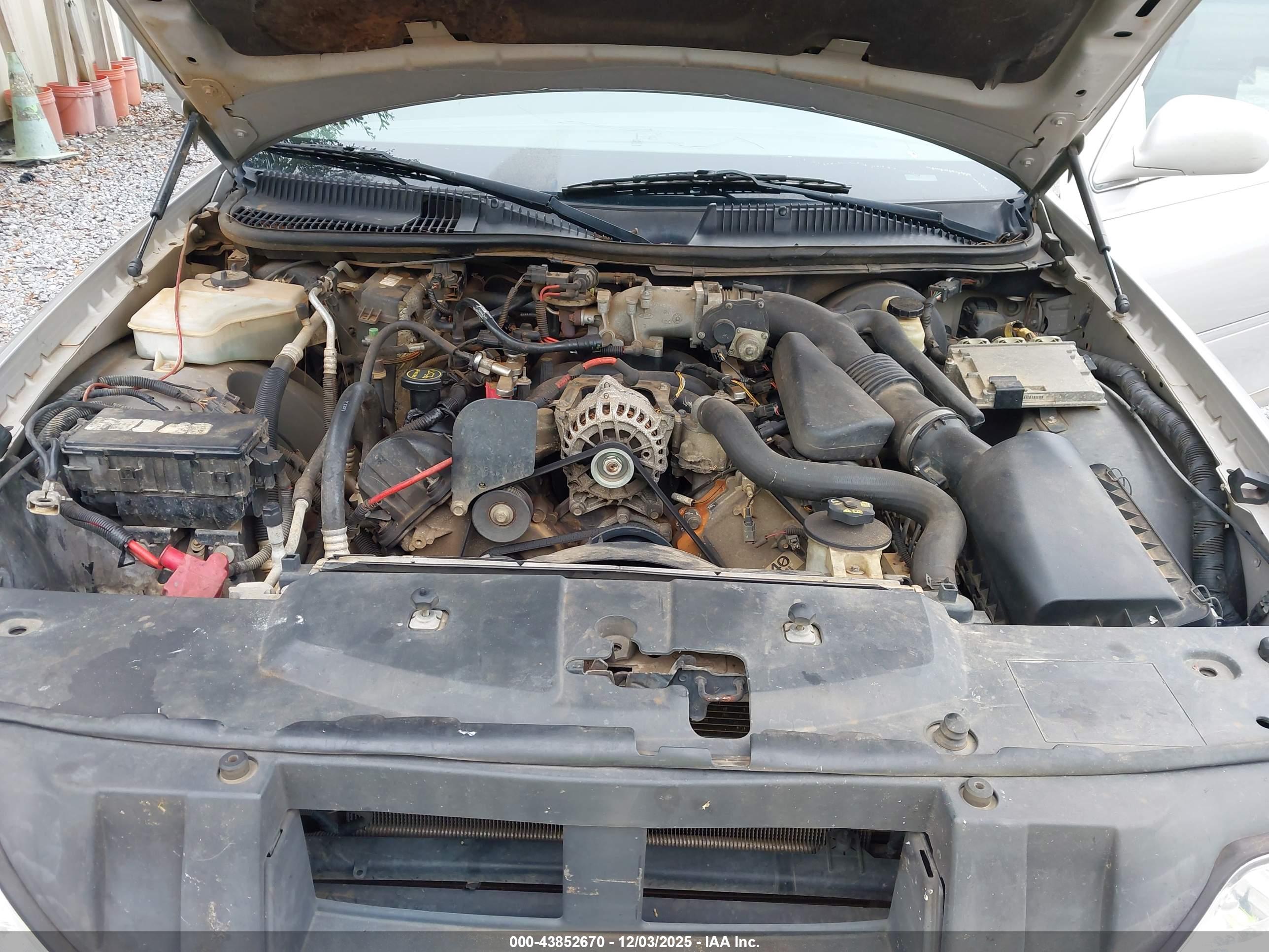 LINCOLN TOWN image 10
