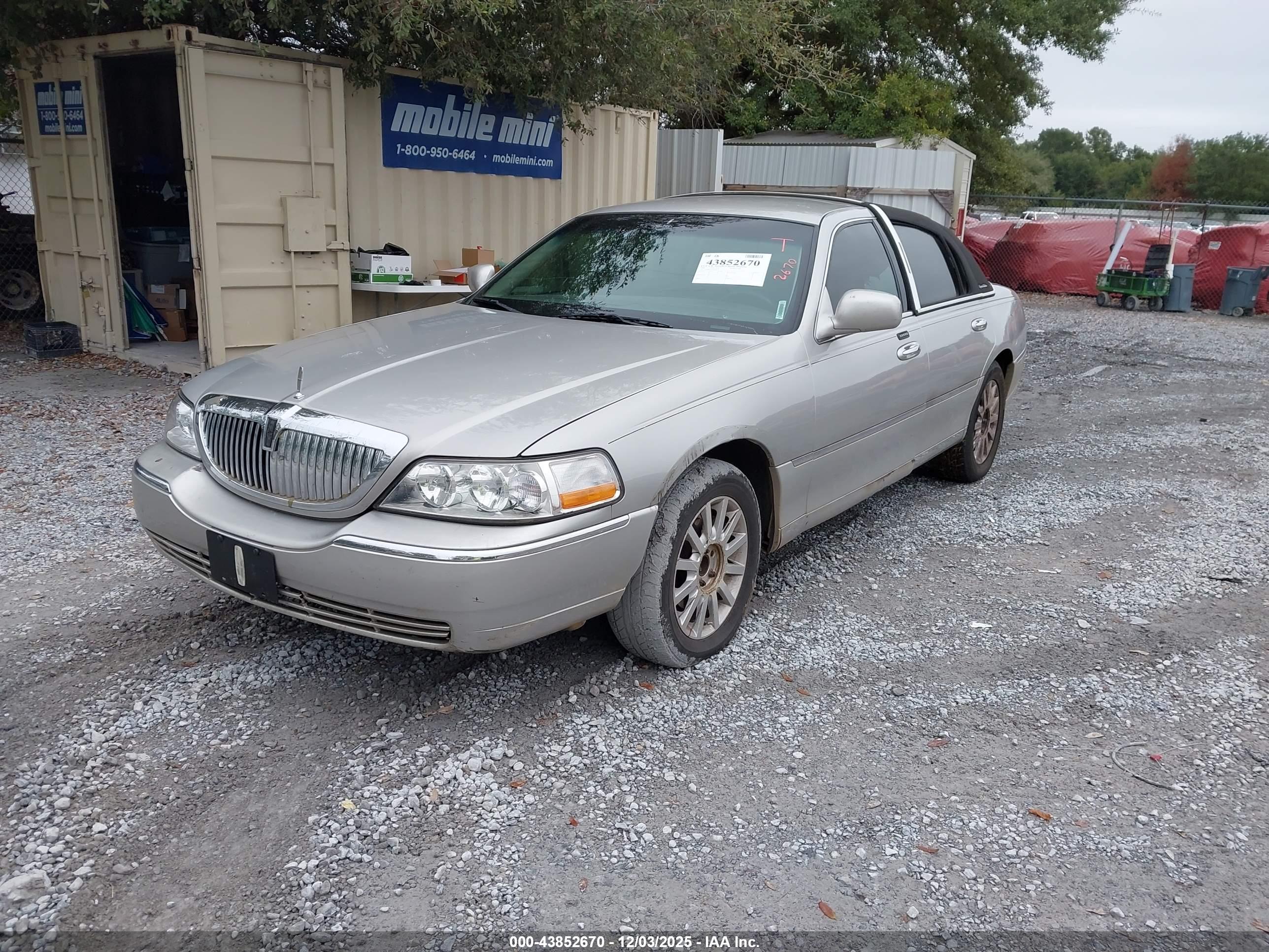 LINCOLN TOWN image 2