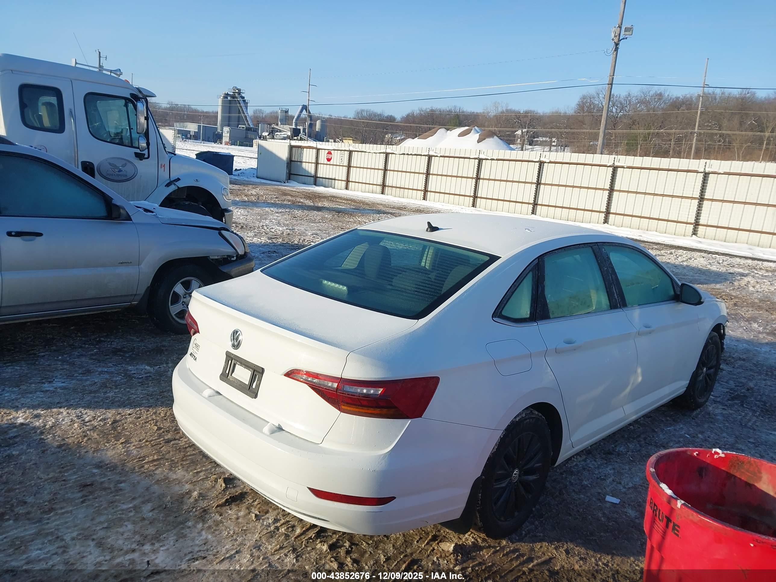 VOLKSWAGEN JETTA image 4