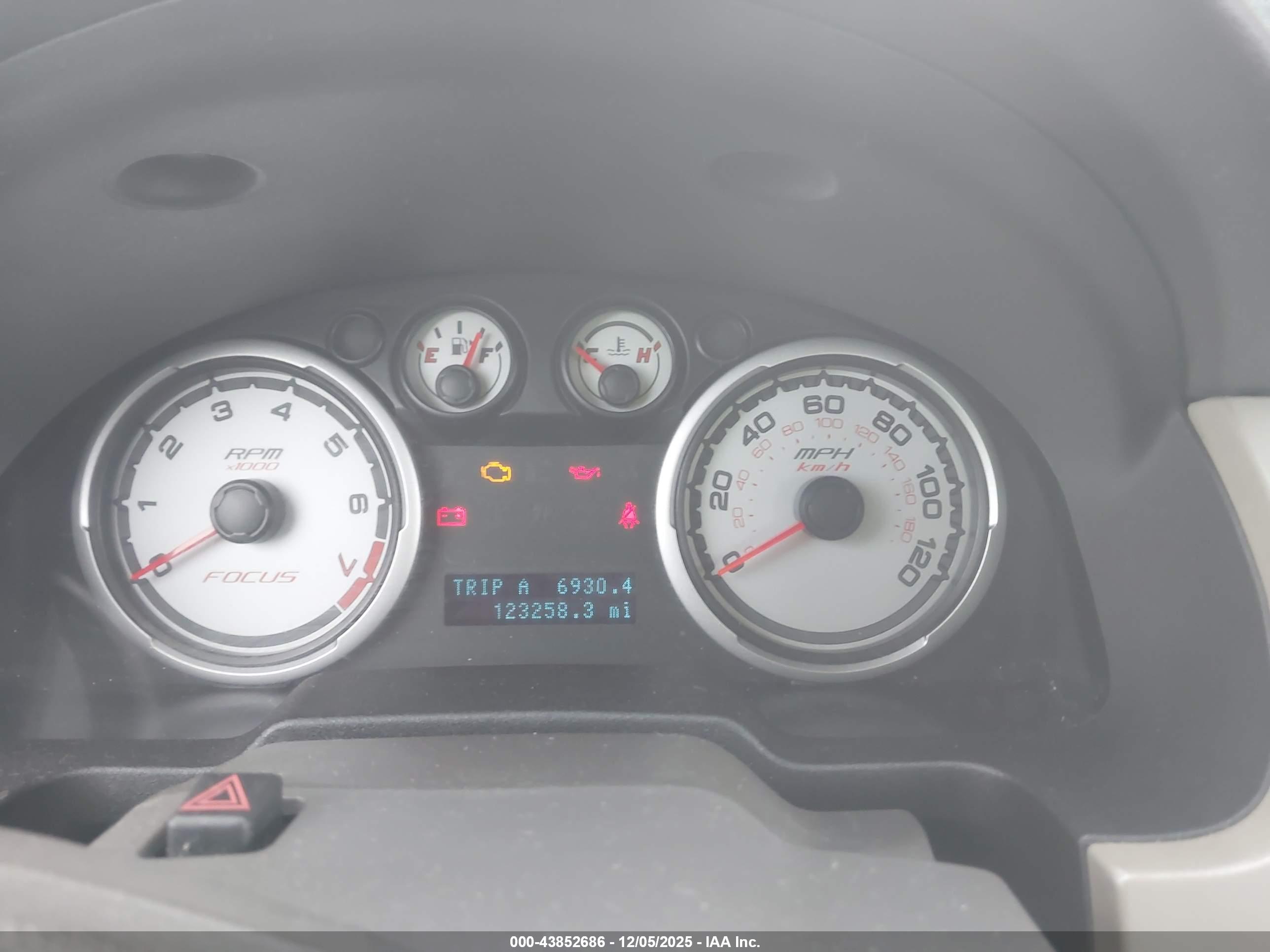FORD FOCUS image 7