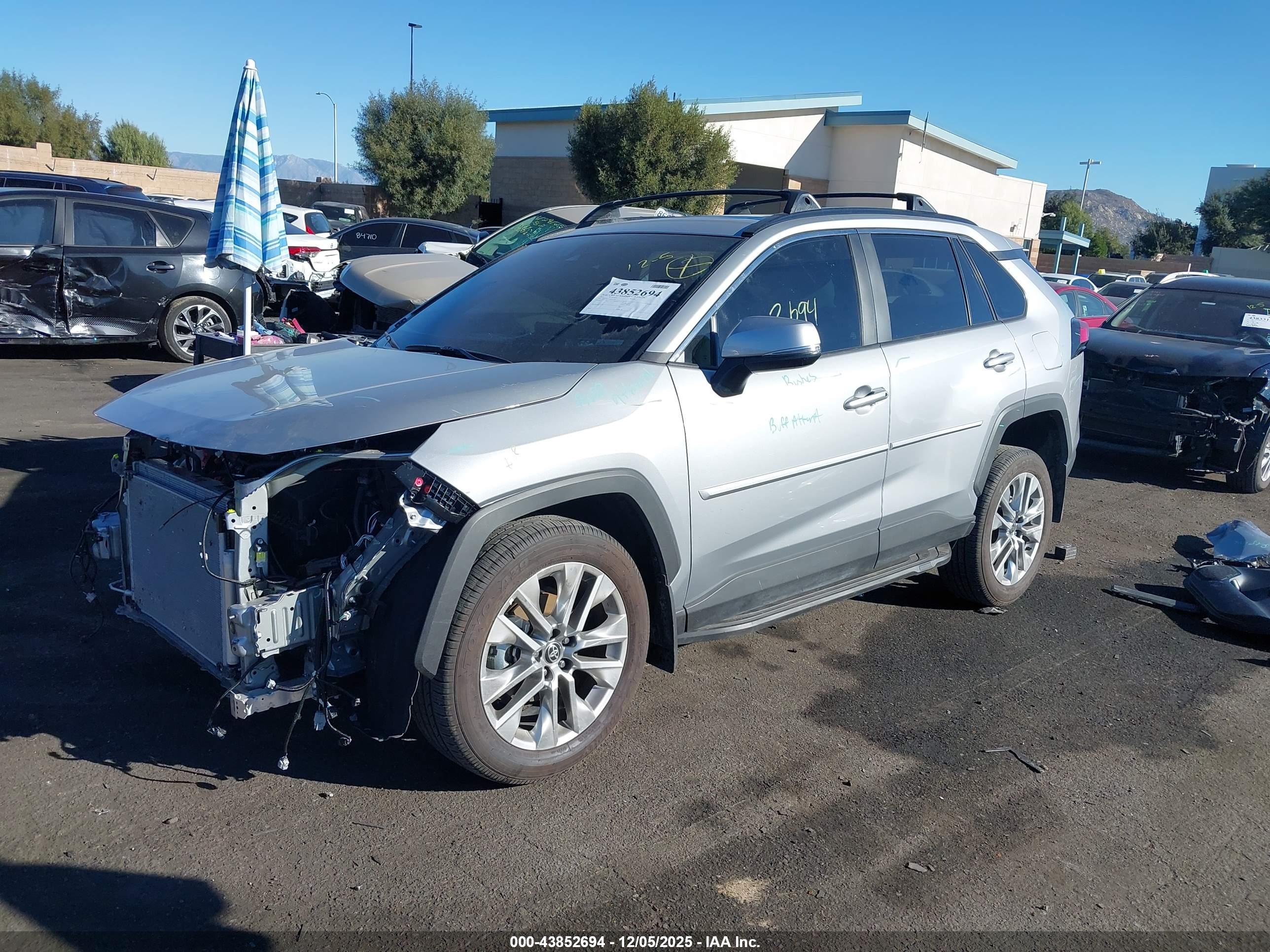 TOYOTA RAV4 image 2