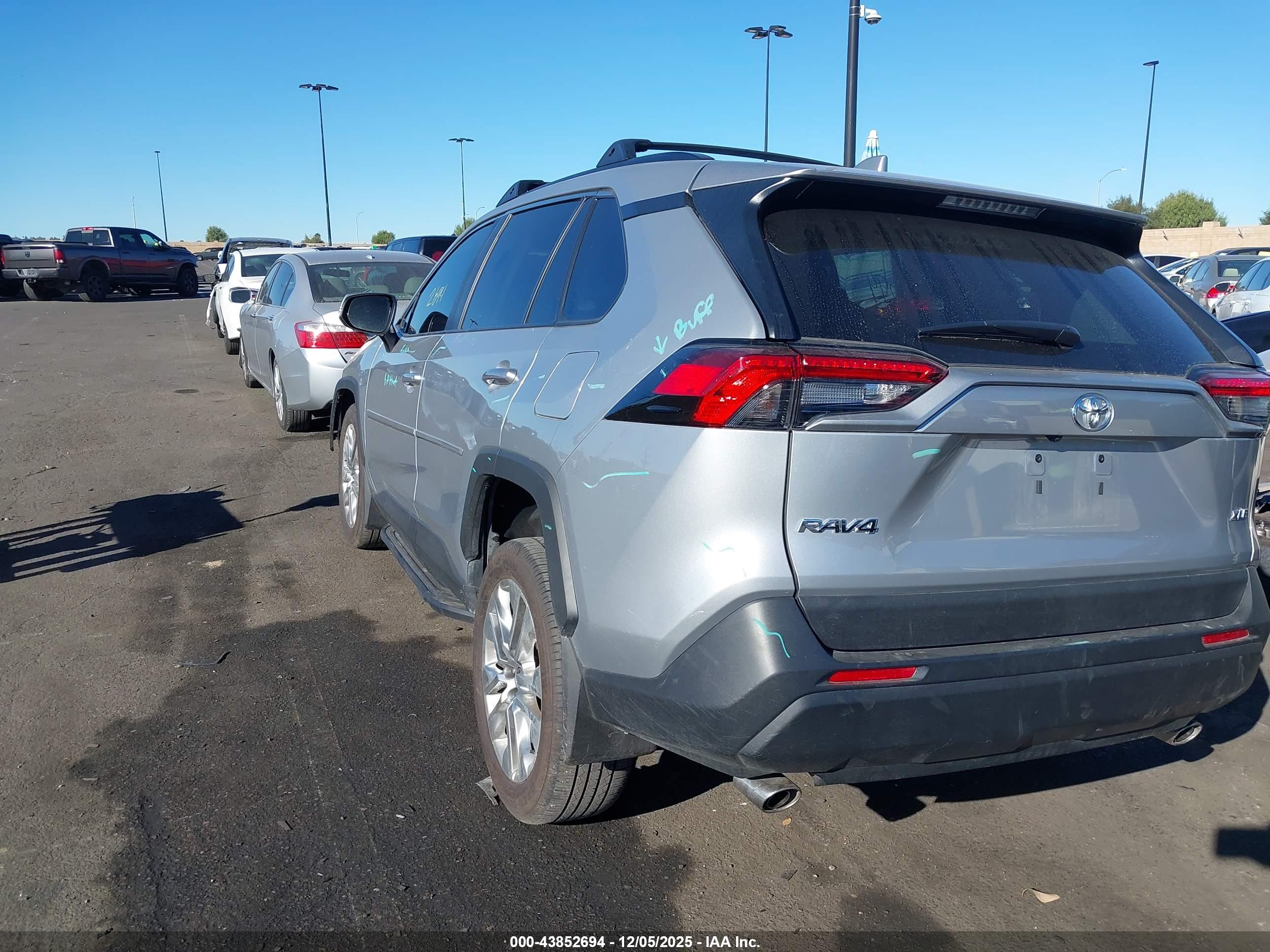 TOYOTA RAV4 image 3