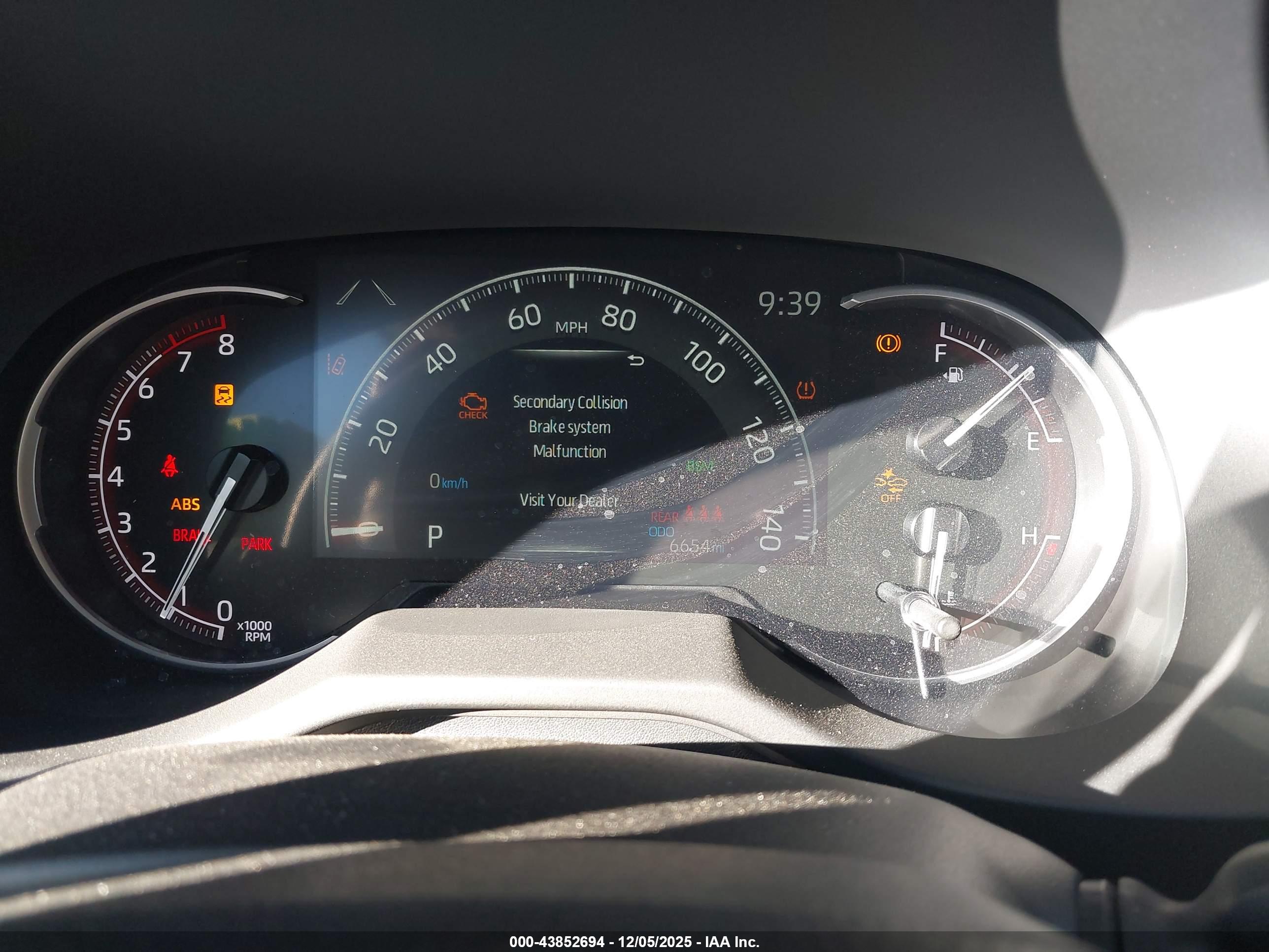 TOYOTA RAV4 image 7