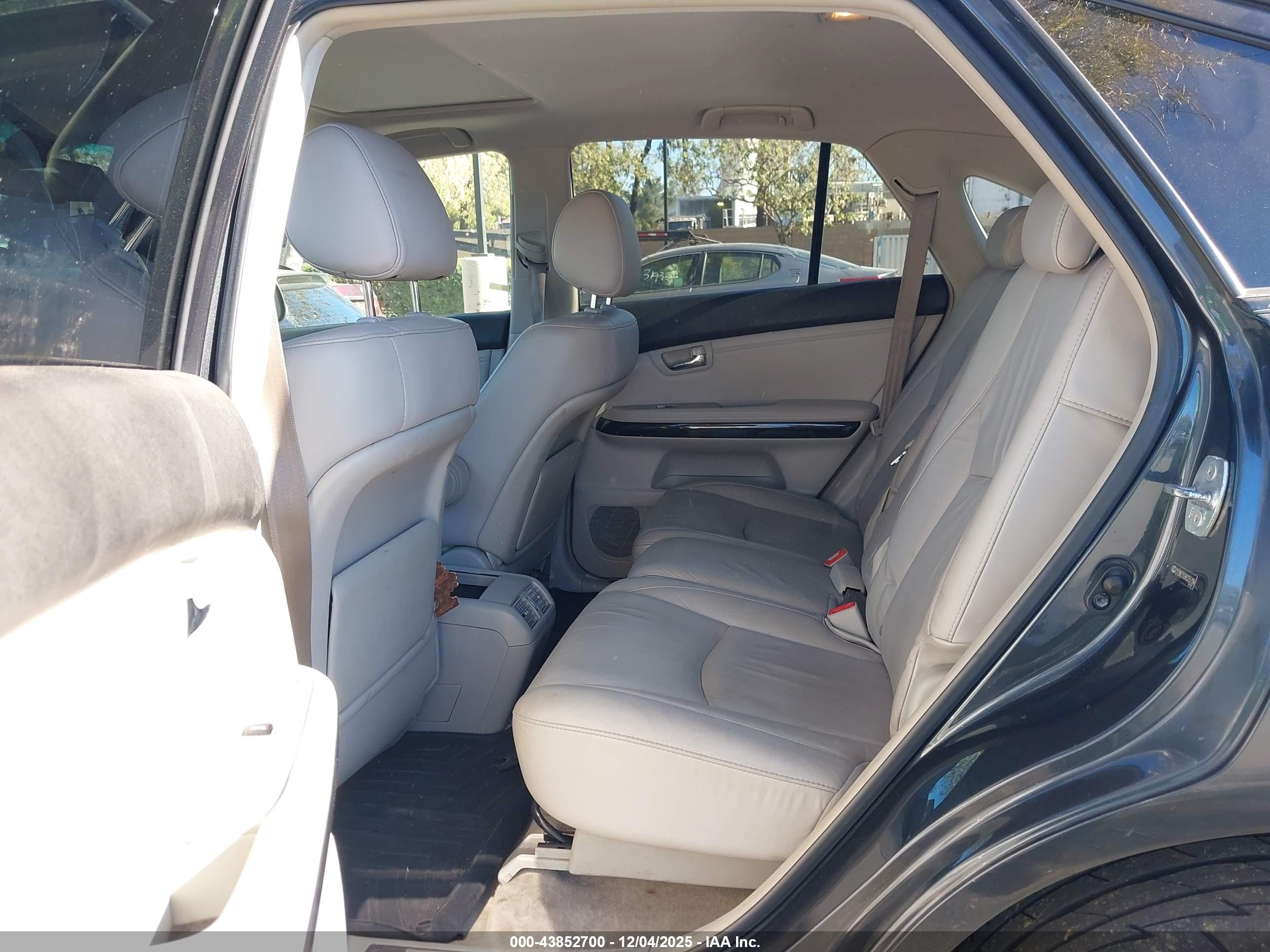 LEXUS RX image 8