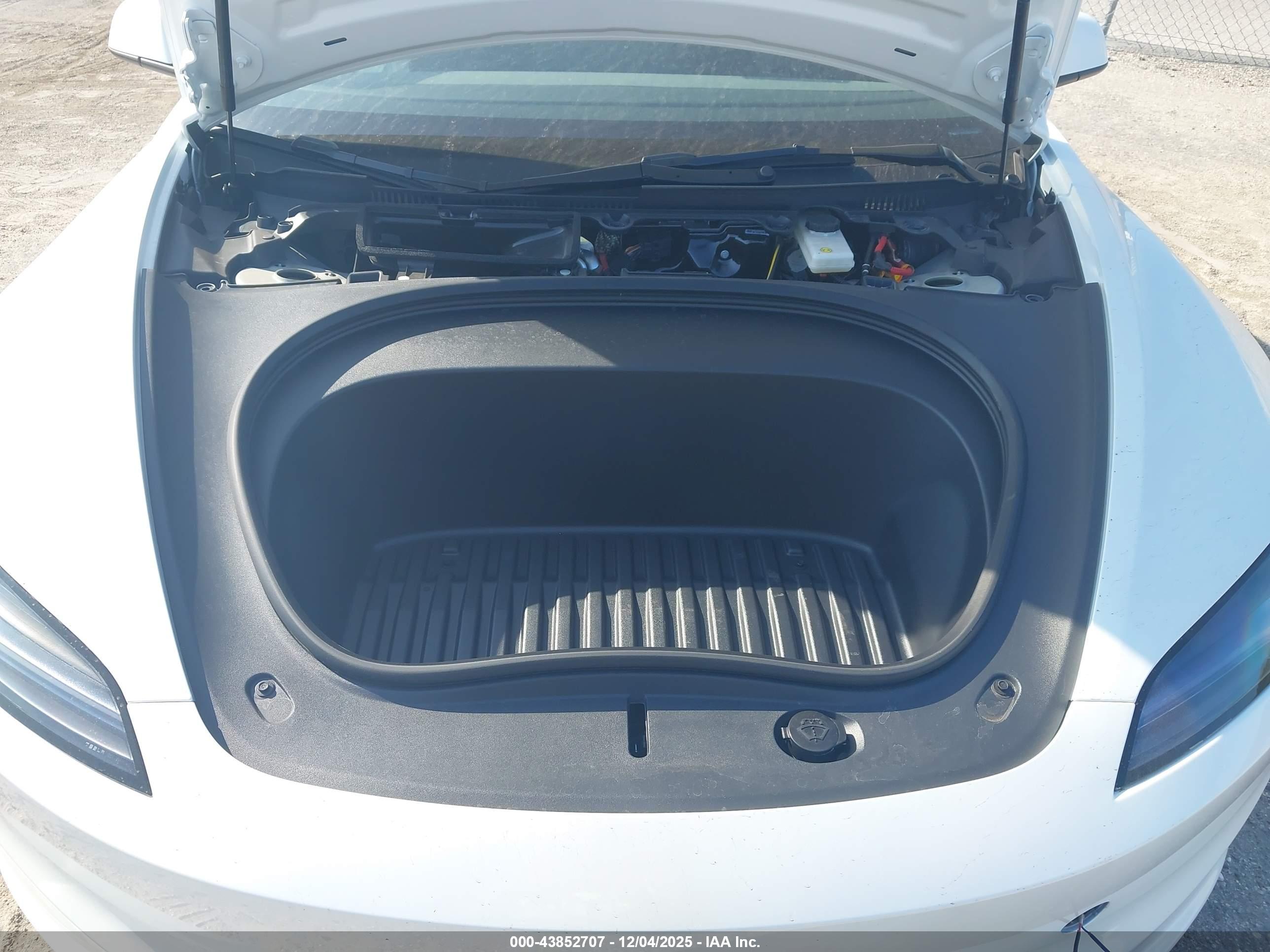 TESLA MODEL image 10