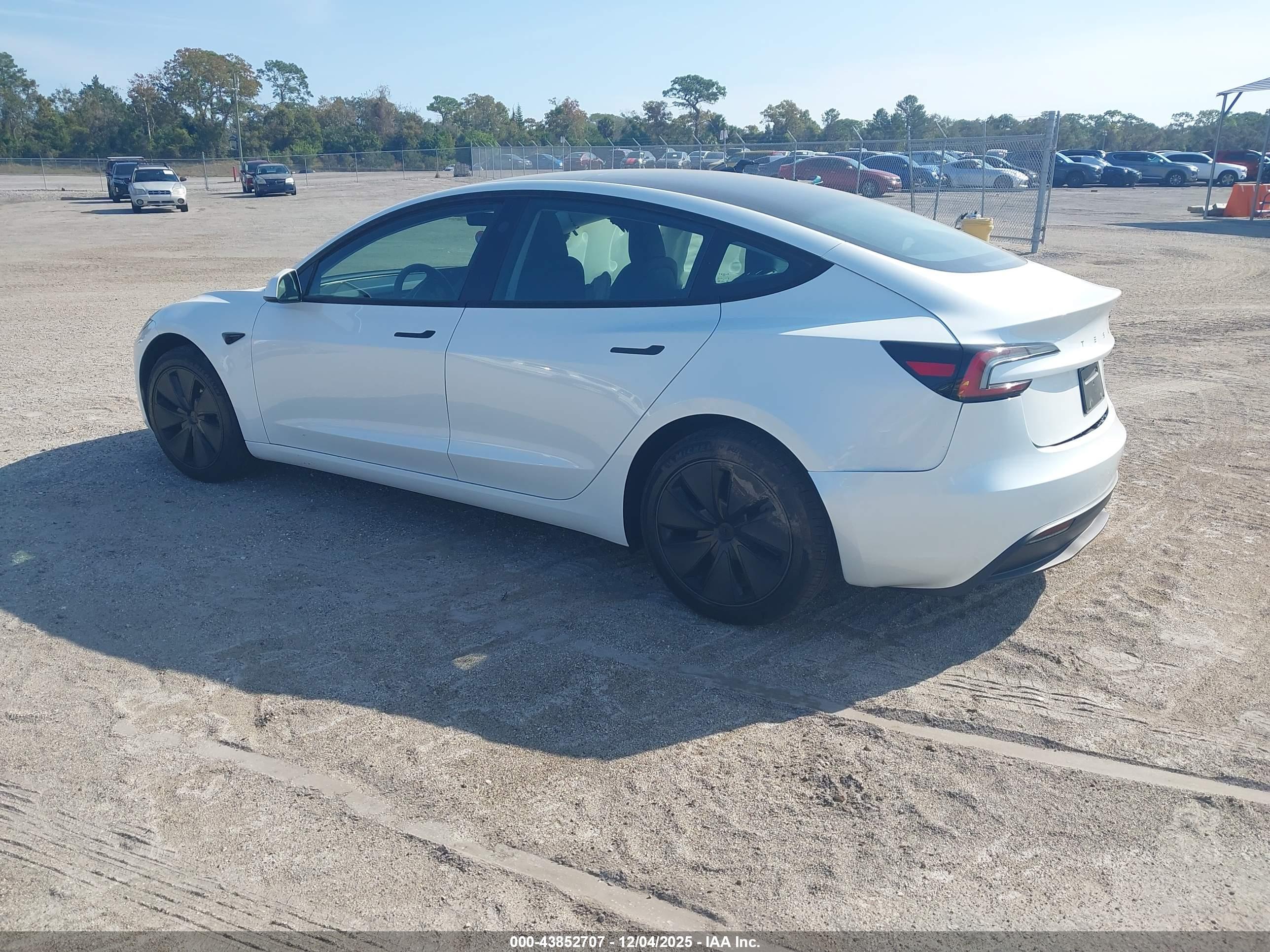 TESLA MODEL image 3
