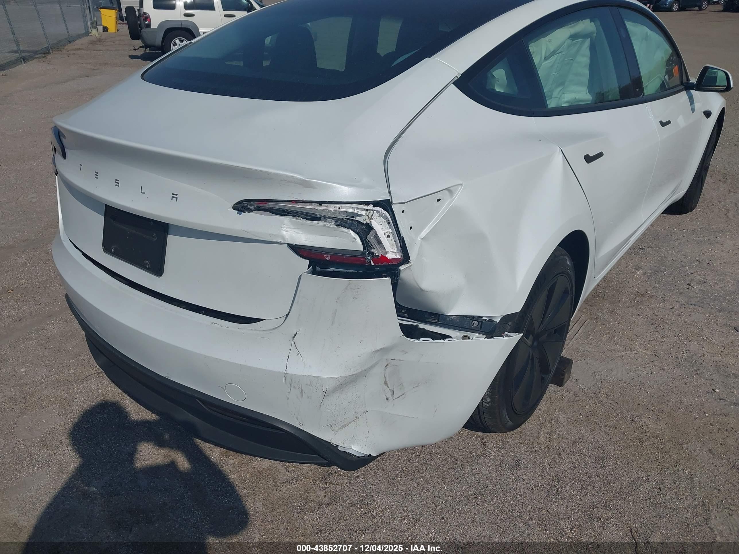 TESLA MODEL image 6