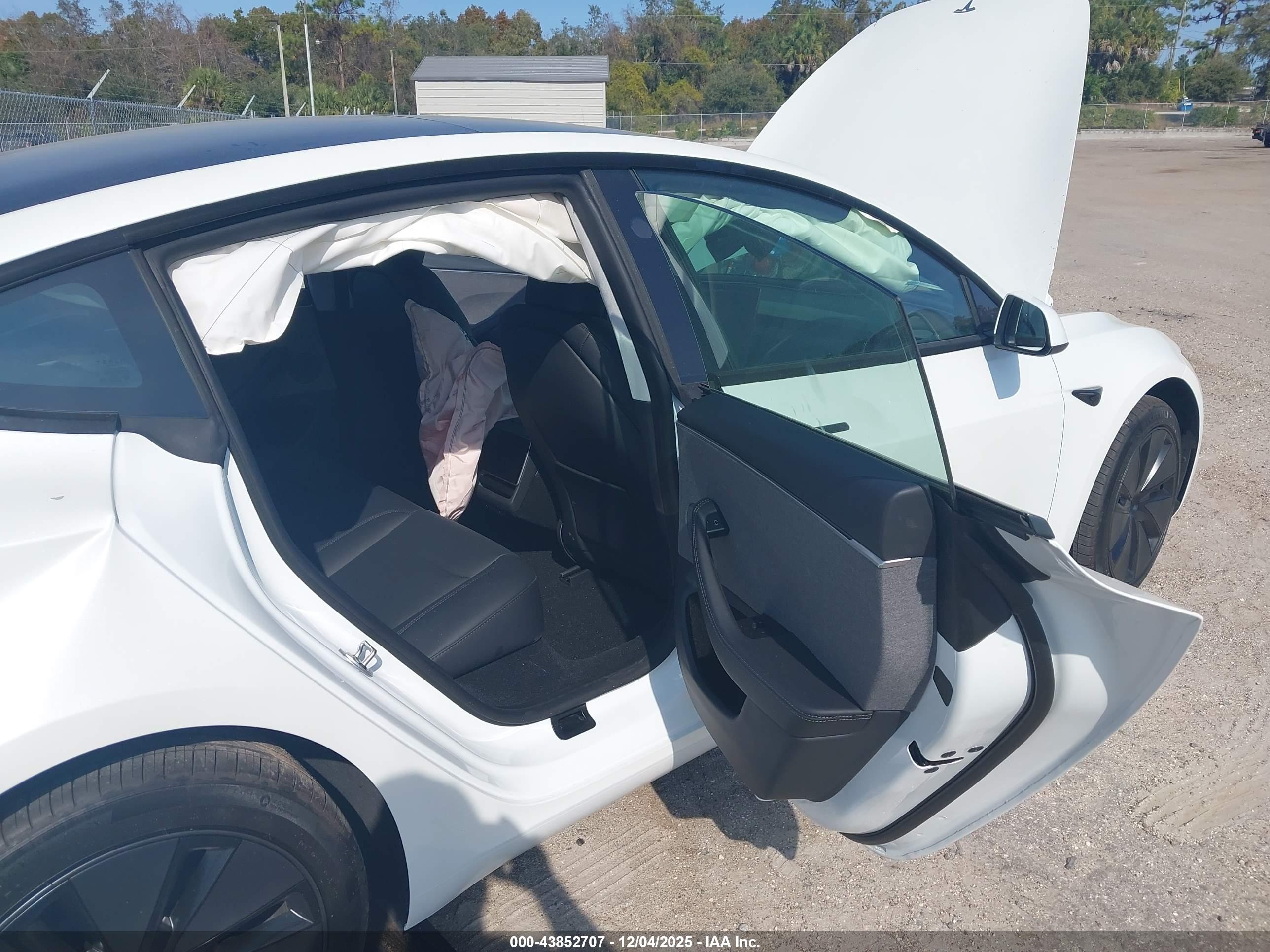 TESLA MODEL image 8