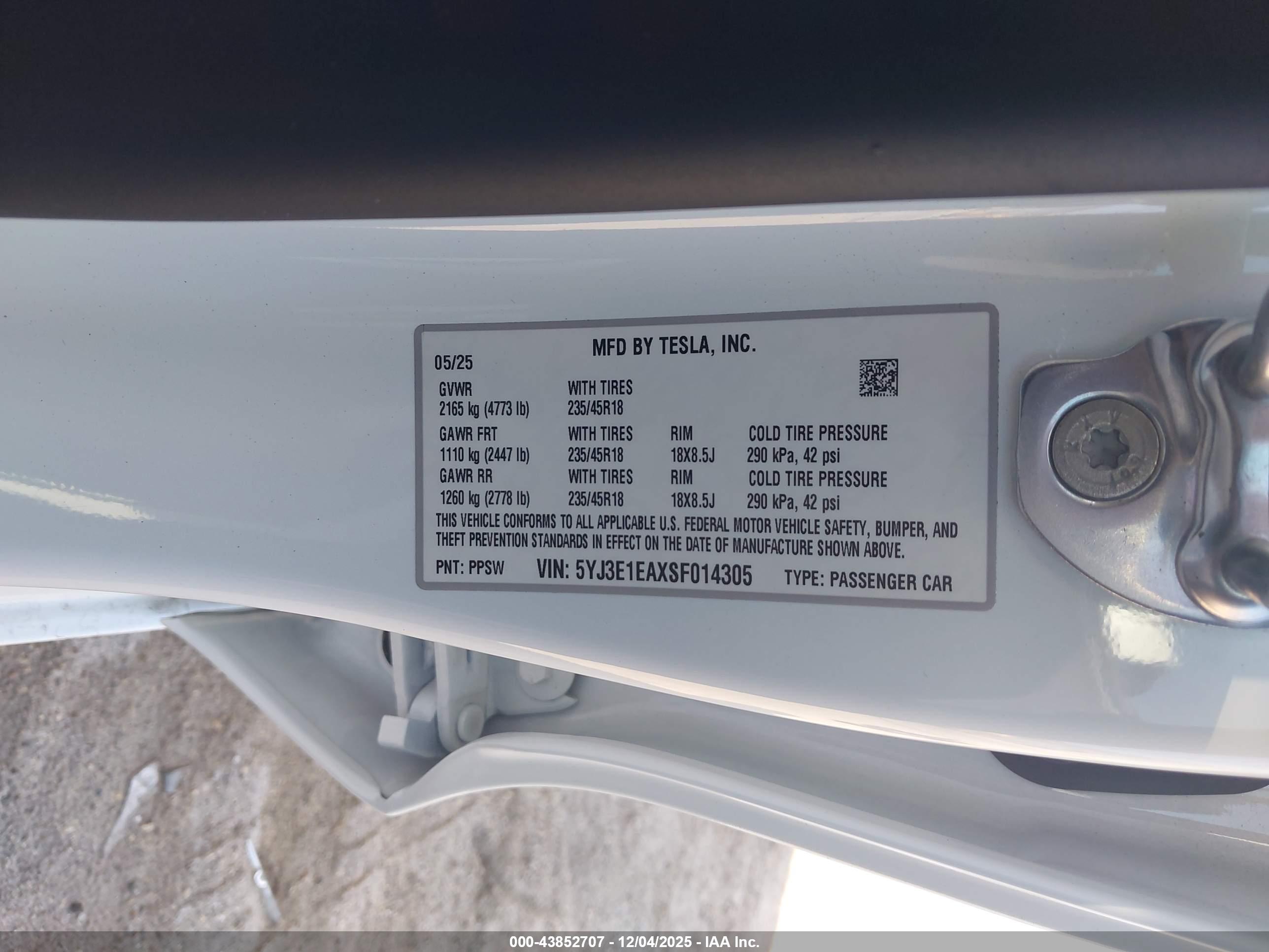 TESLA MODEL image 9