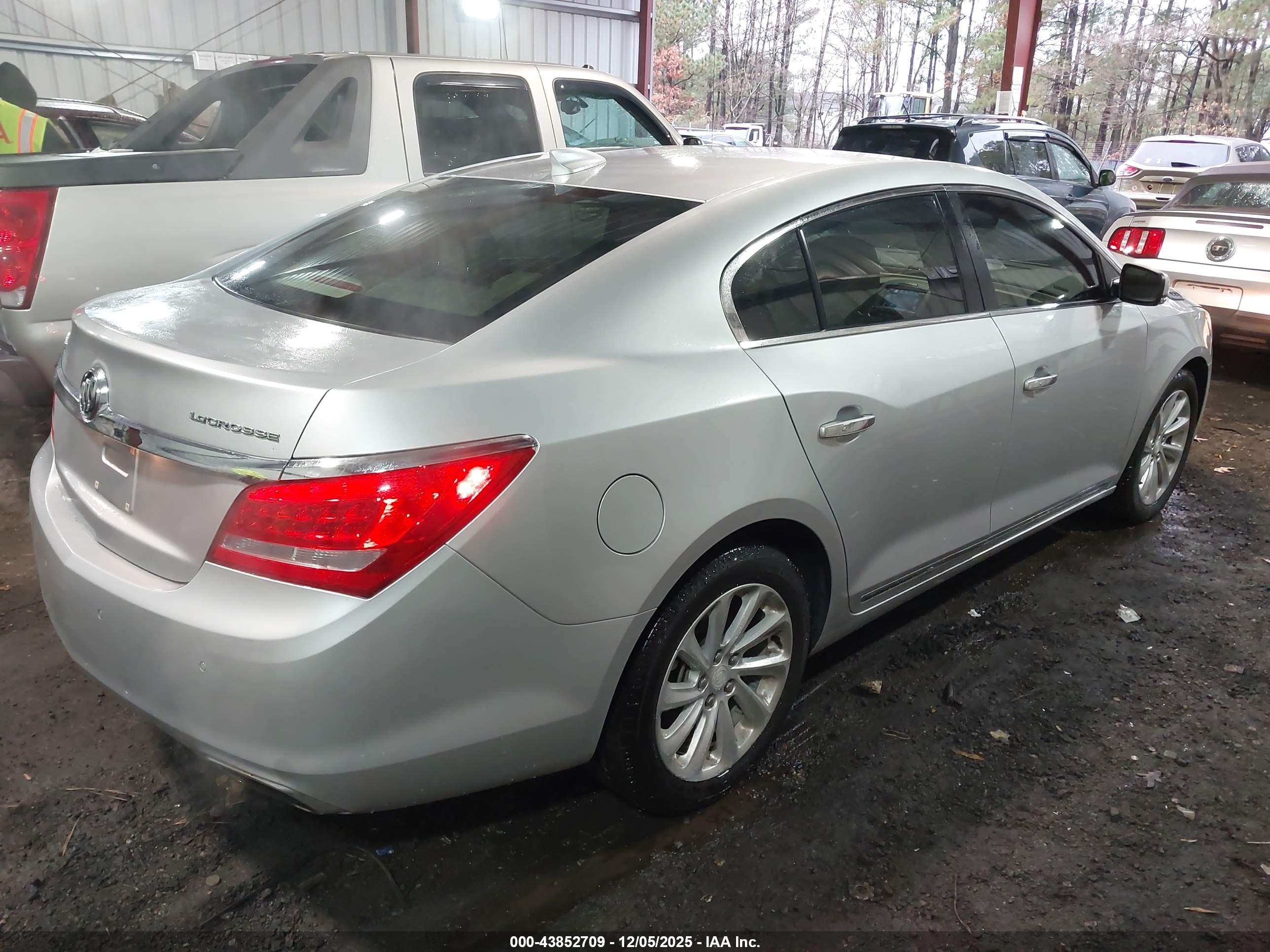 BUICK LACROSSE image 4
