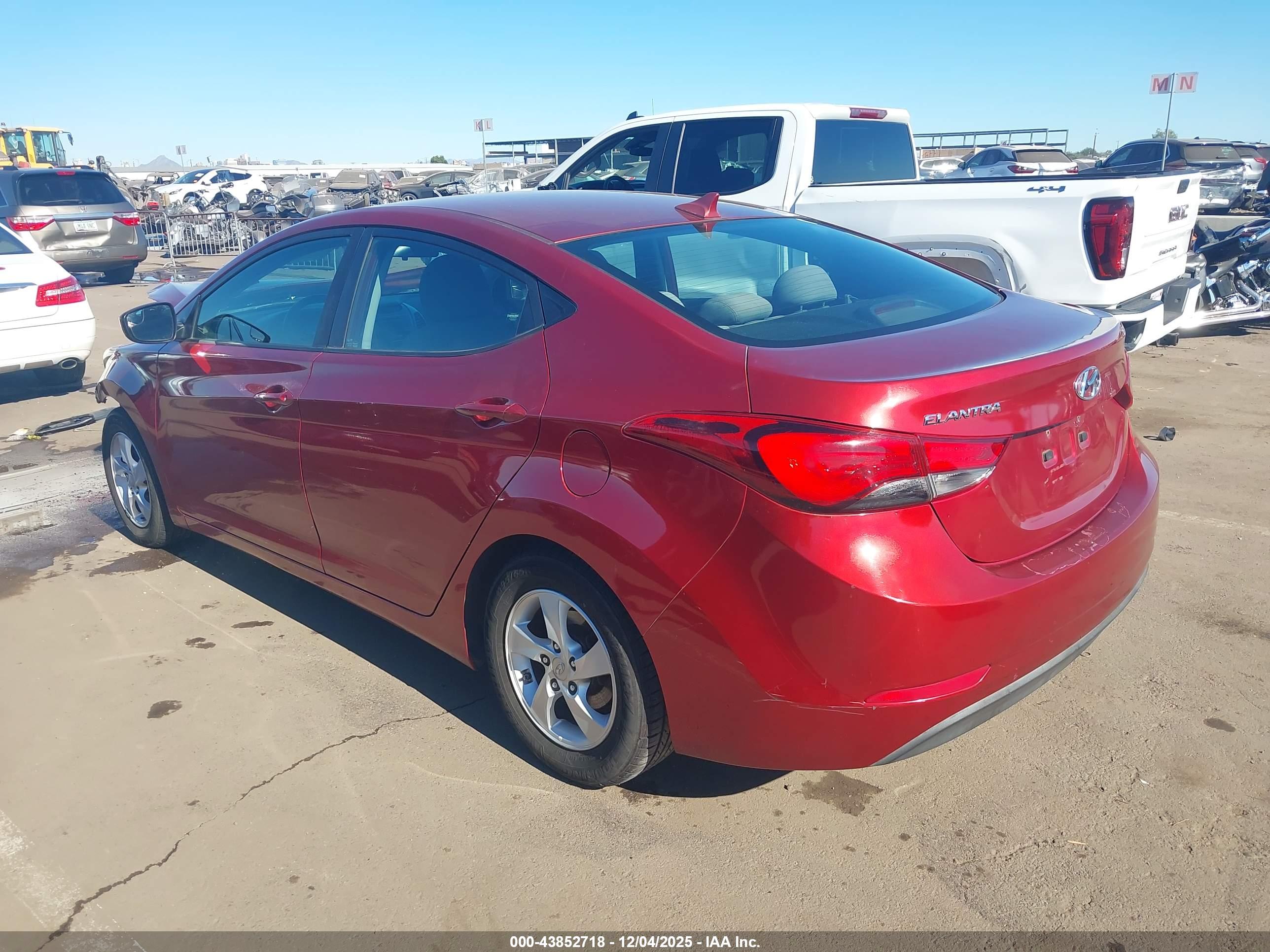 HYUNDAI ELANTRA image 3