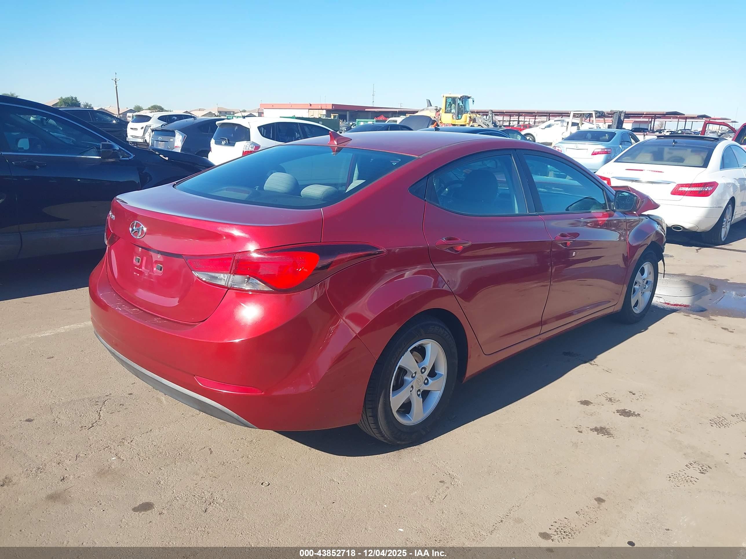 HYUNDAI ELANTRA image 4